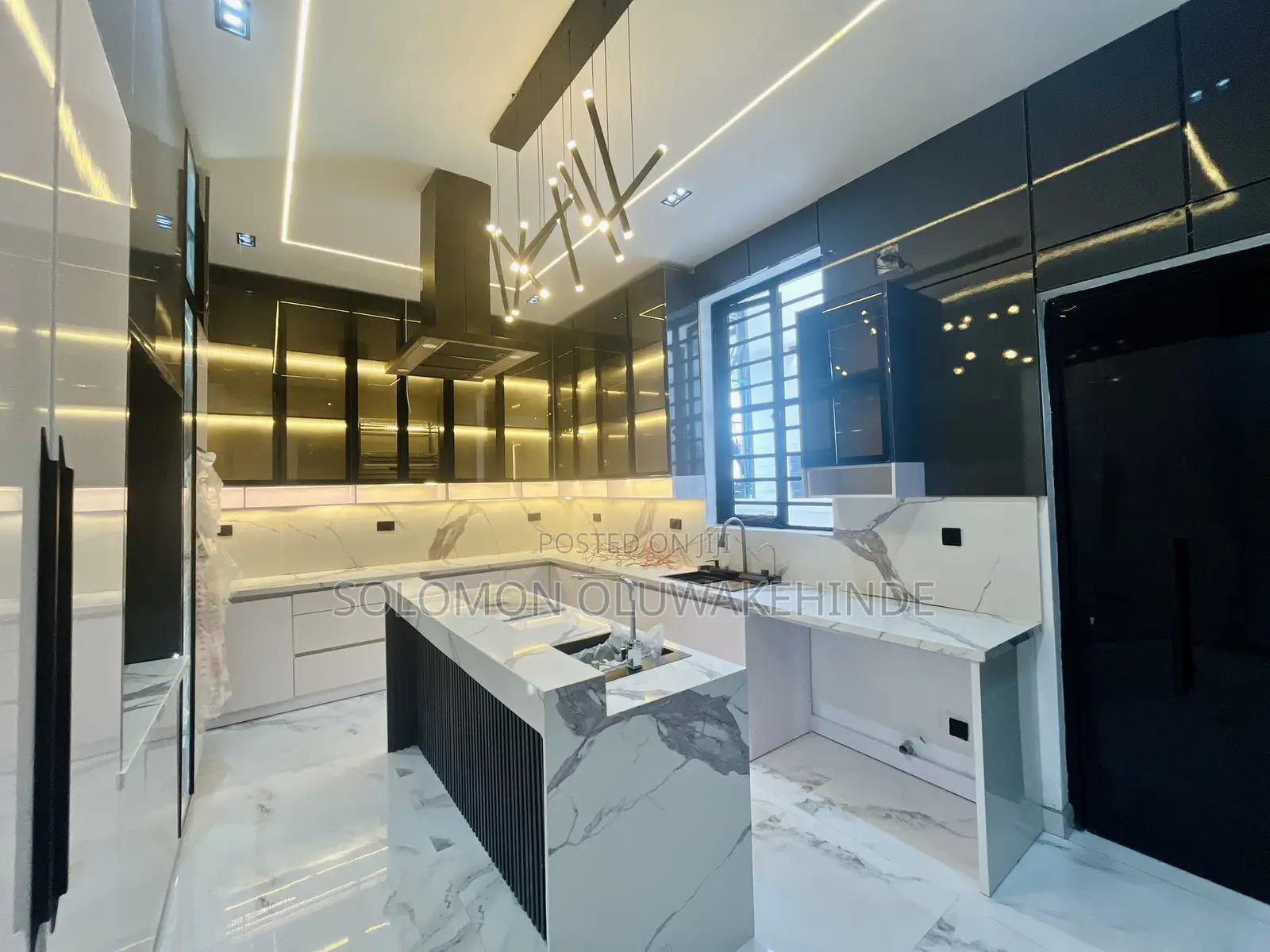 5bdrm Duplex in Lekki Phase 1 for sale in Lekki Phase 1