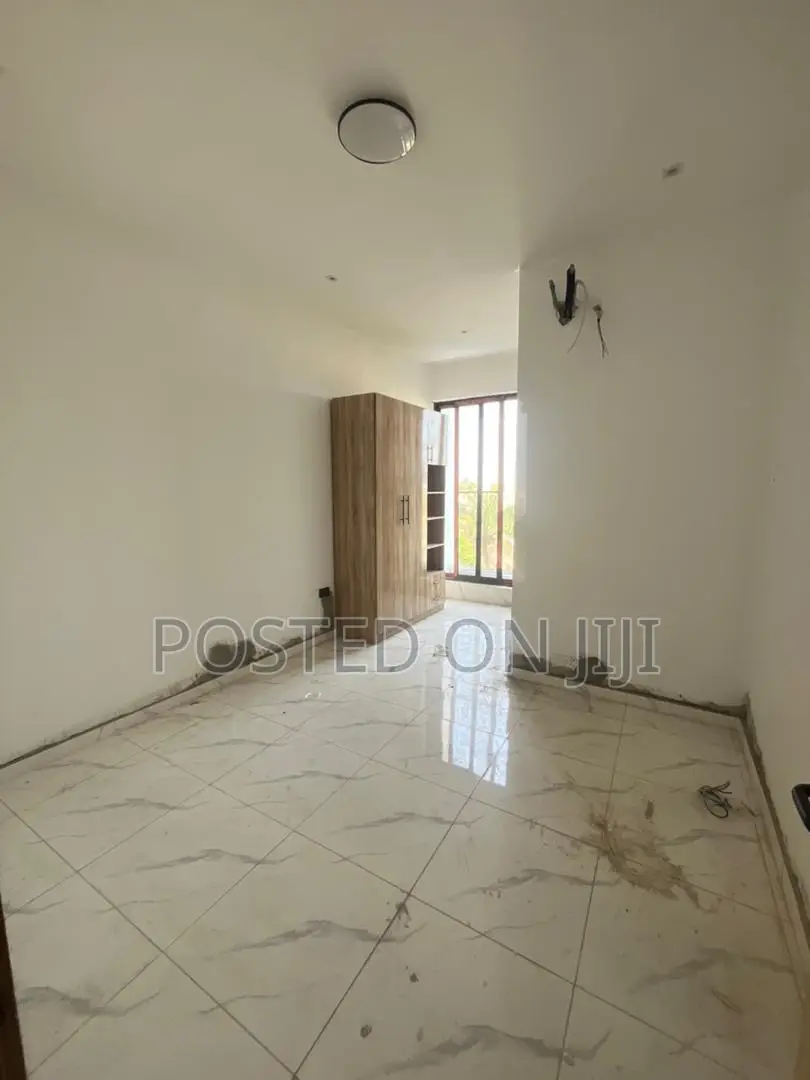 2bdrm Apartment in Chevron for sale in Chevron