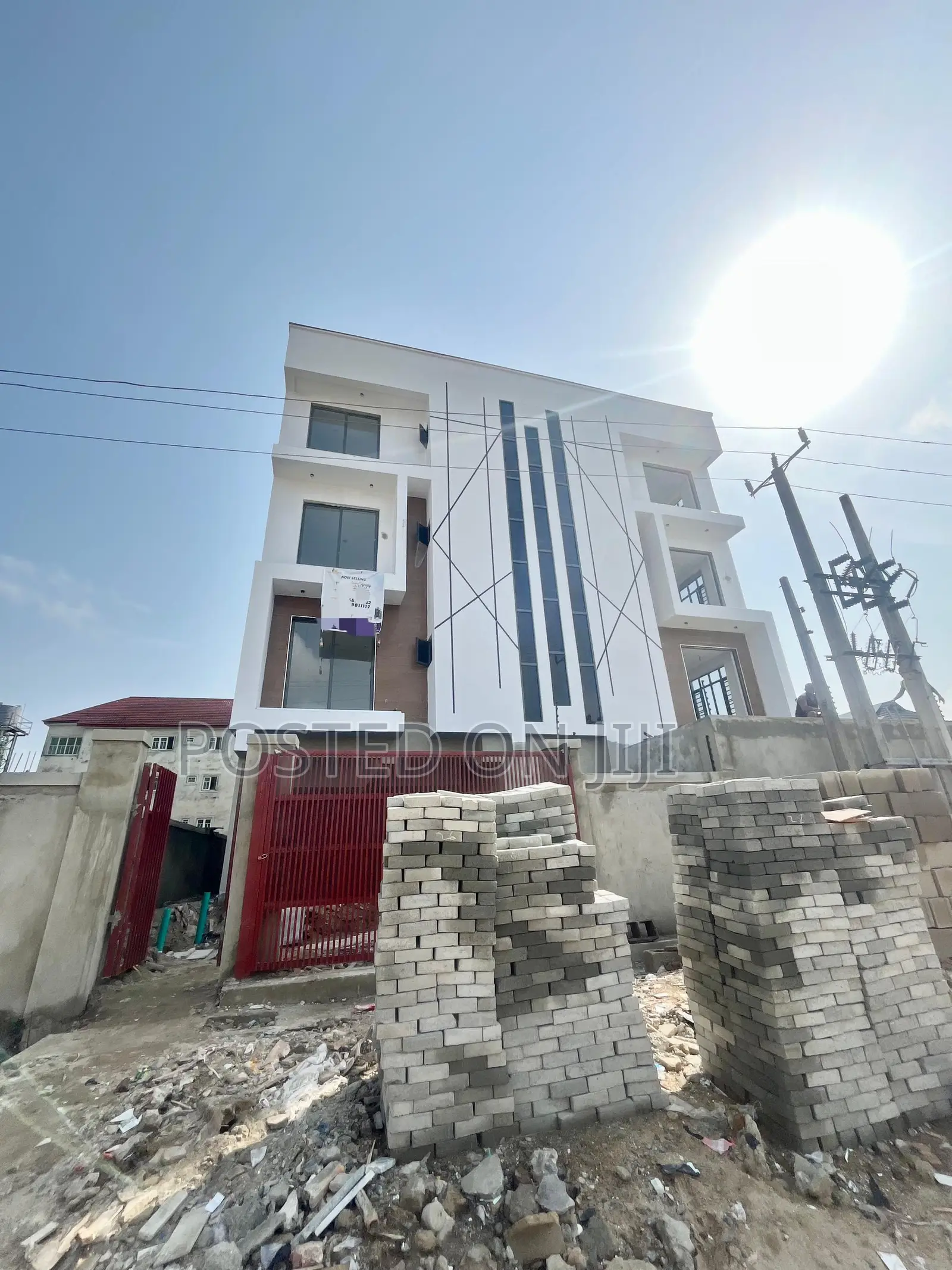 2bdrm Apartment in Chevron for sale in Chevron