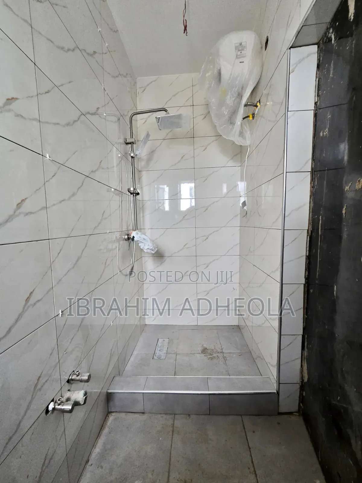 3bdrm Apartment in Soluyi for sale in Soluyi