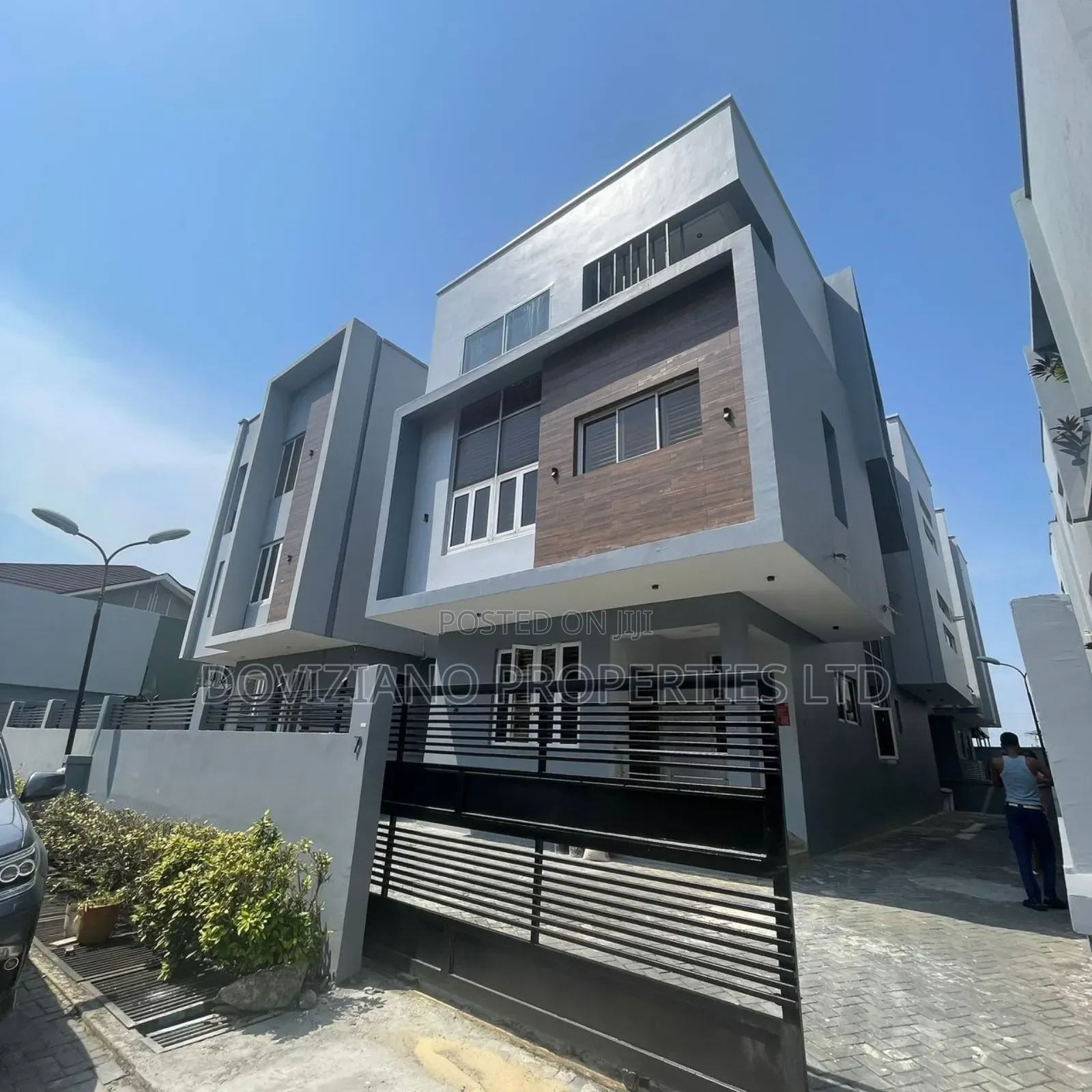 5bdrm Duplex in Lekki Phase 1 for sale in Lekki Phase 1