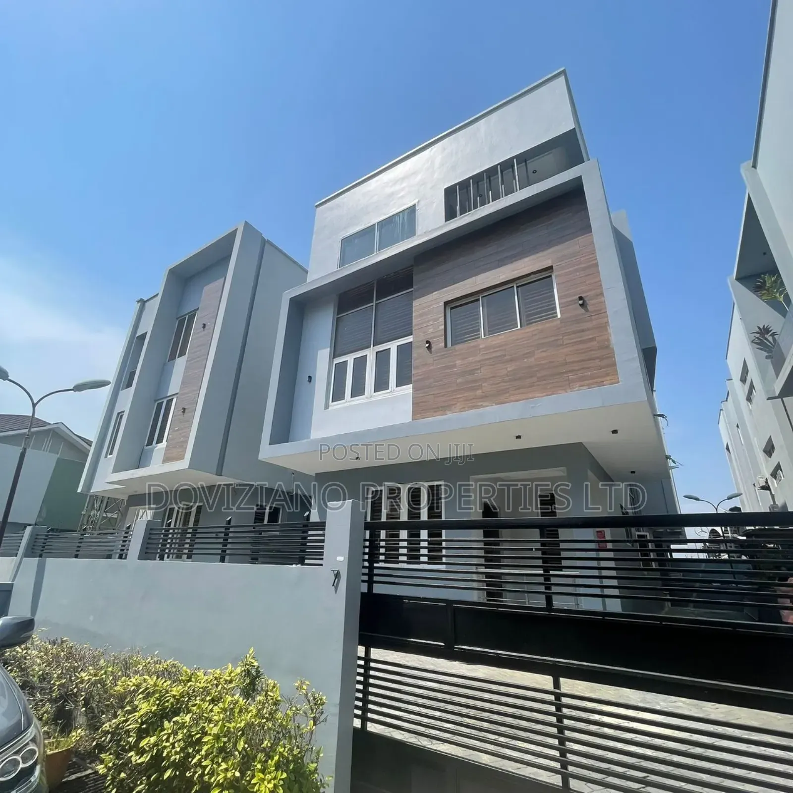 5bdrm Duplex in Lekki Phase 1 for sale in Lekki Phase 1