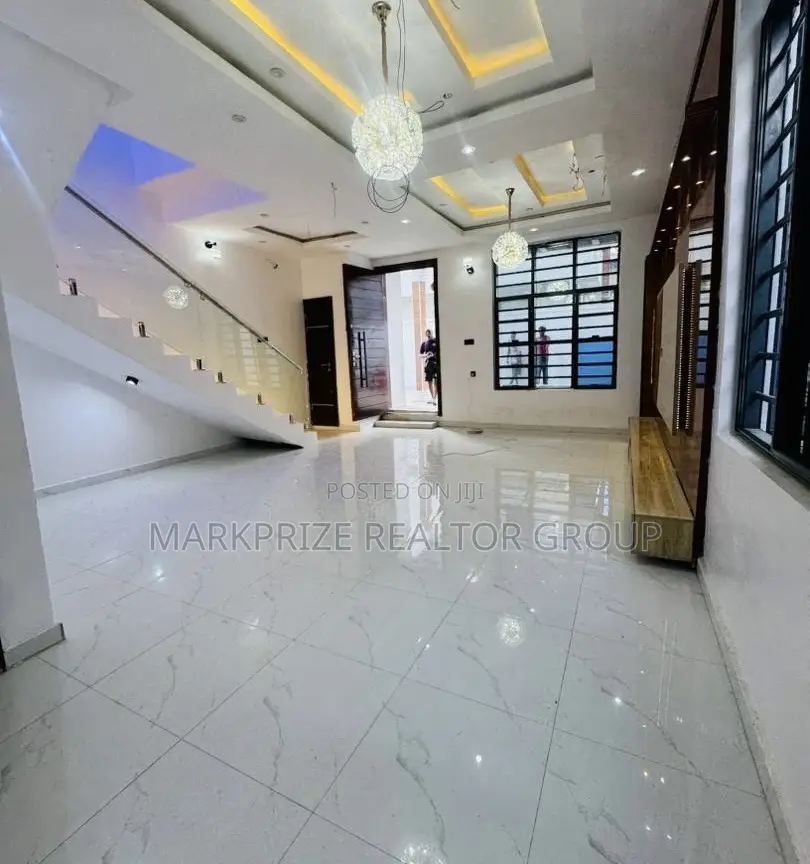 4bdrm Duplex in College Road Fagba for sale in Fagba