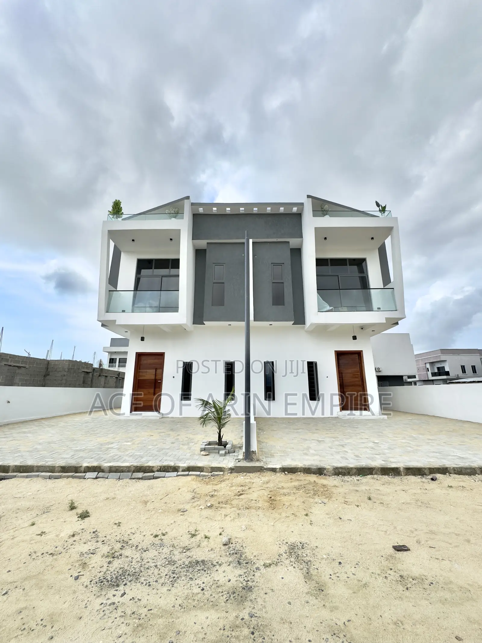 3bdrm Duplex in Ogombo for sale in Ogombo