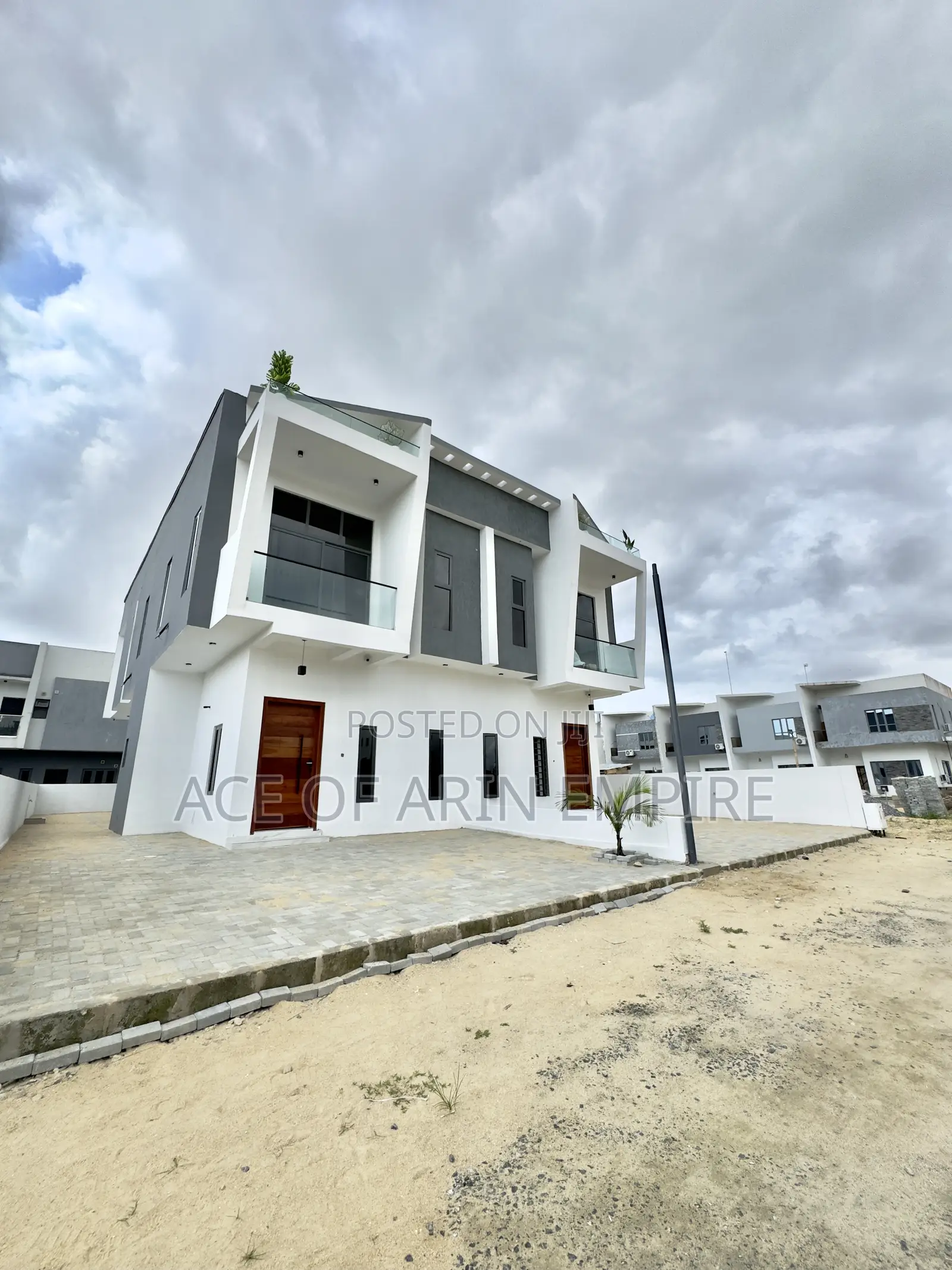 3bdrm Duplex in Ogombo for sale in Ogombo