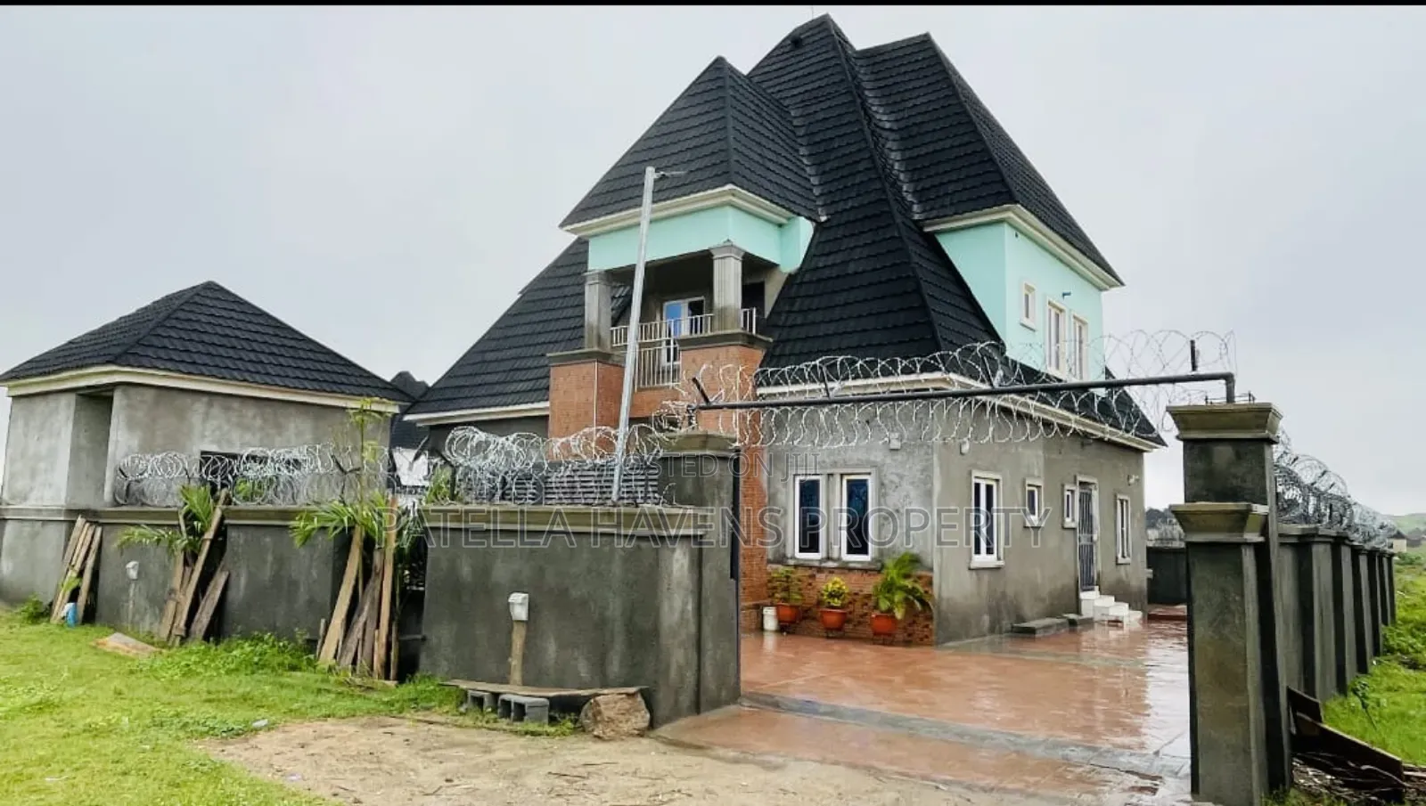 4bdrm Duplex in Lugbe District for sale in Lugbe District
