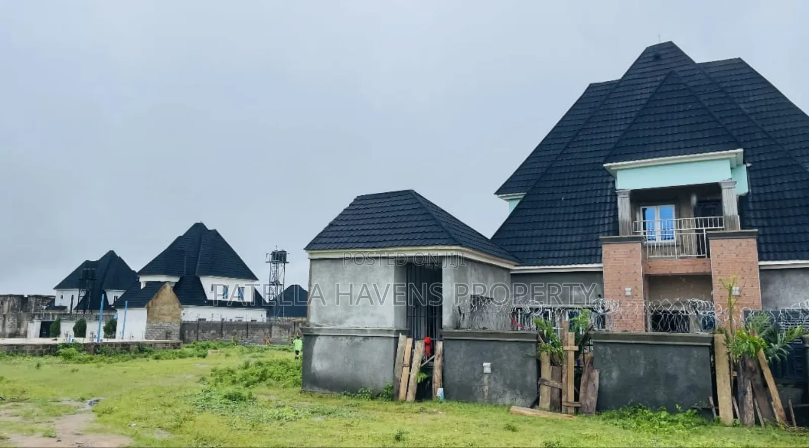 4bdrm Duplex in Lugbe District for sale in Lugbe District