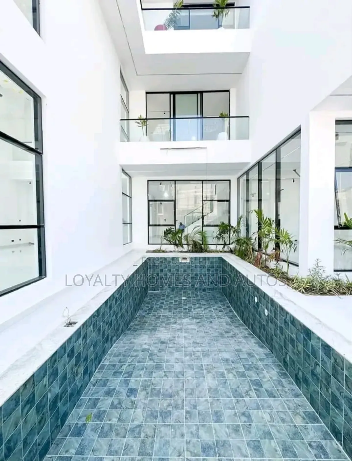 5bdrm Mansion in Osapa london for sale in Osapa london