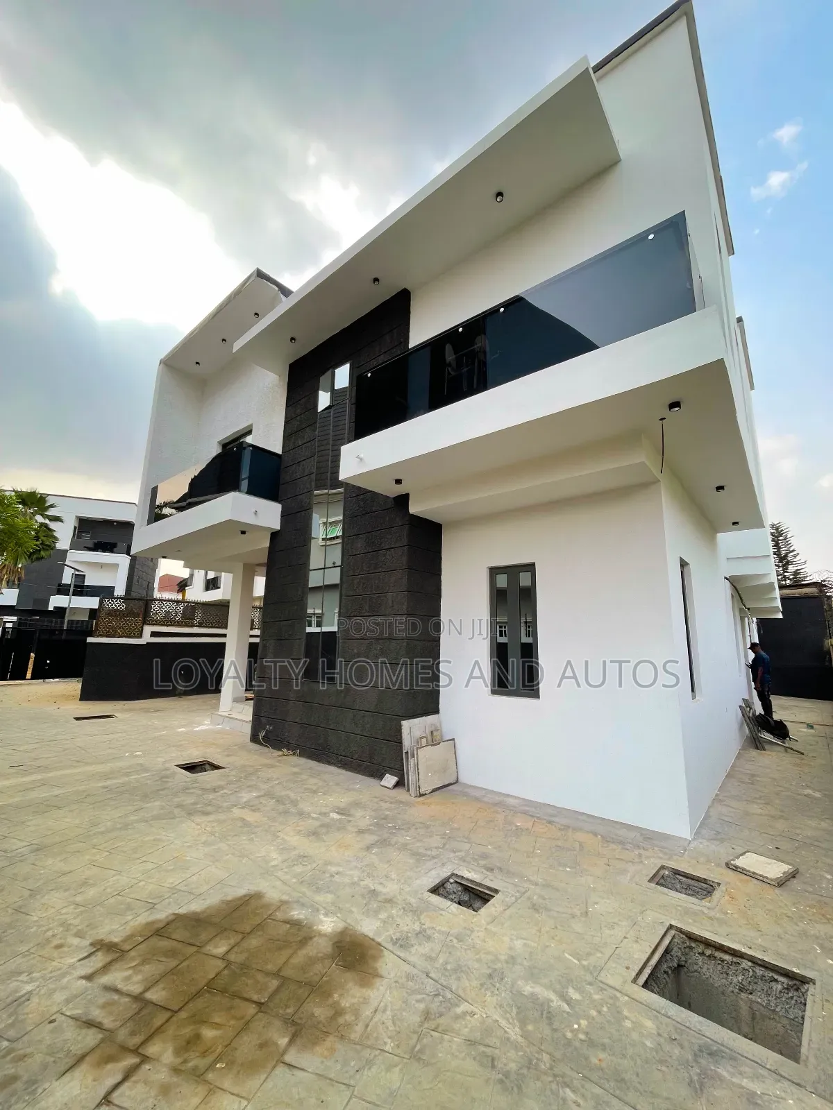 4bdrm Duplex in Omole Phase 1 for sale in Omole Phase 1