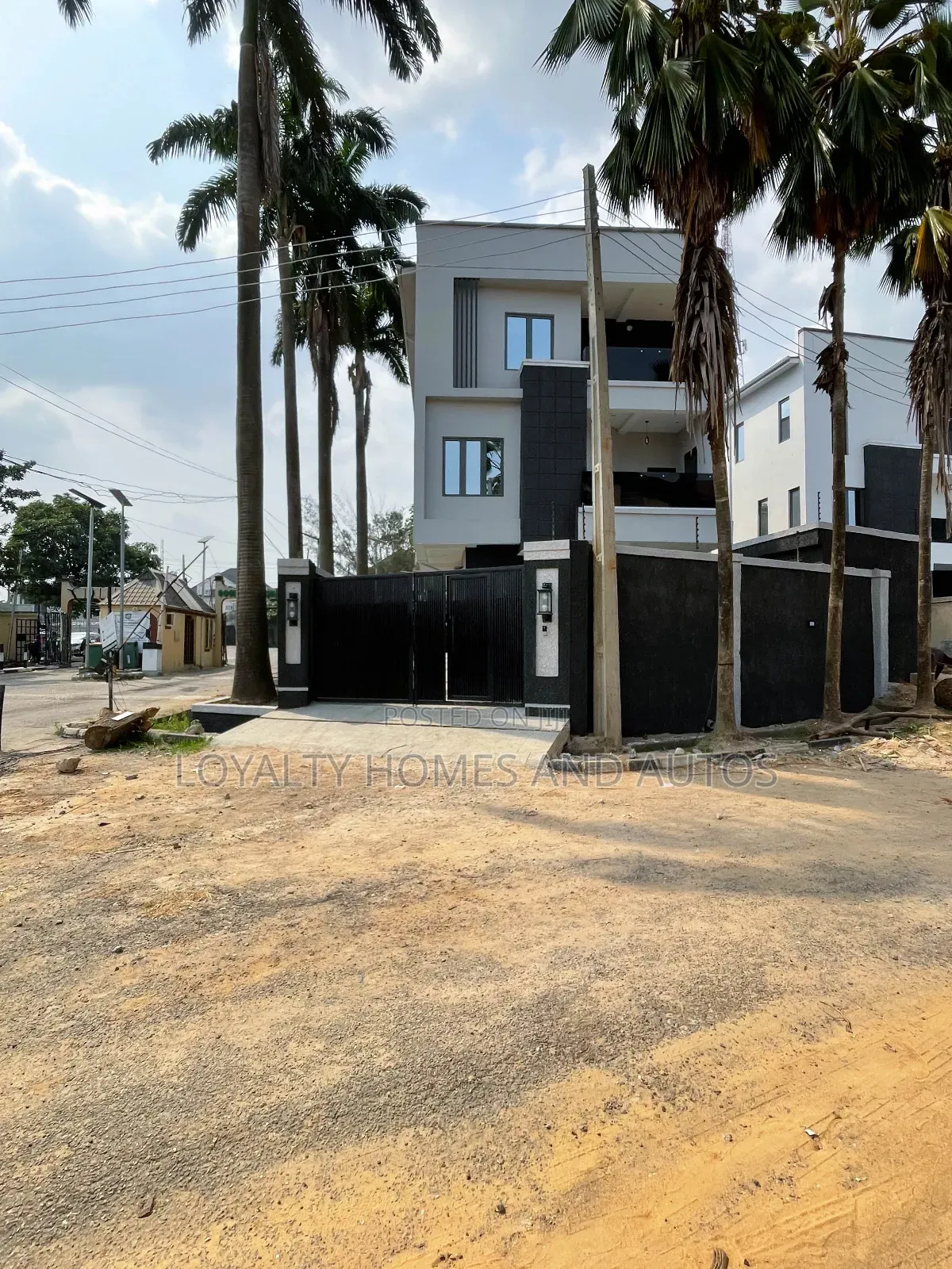 4bdrm Duplex in Omole Phase 1 for sale in Omole Phase 1