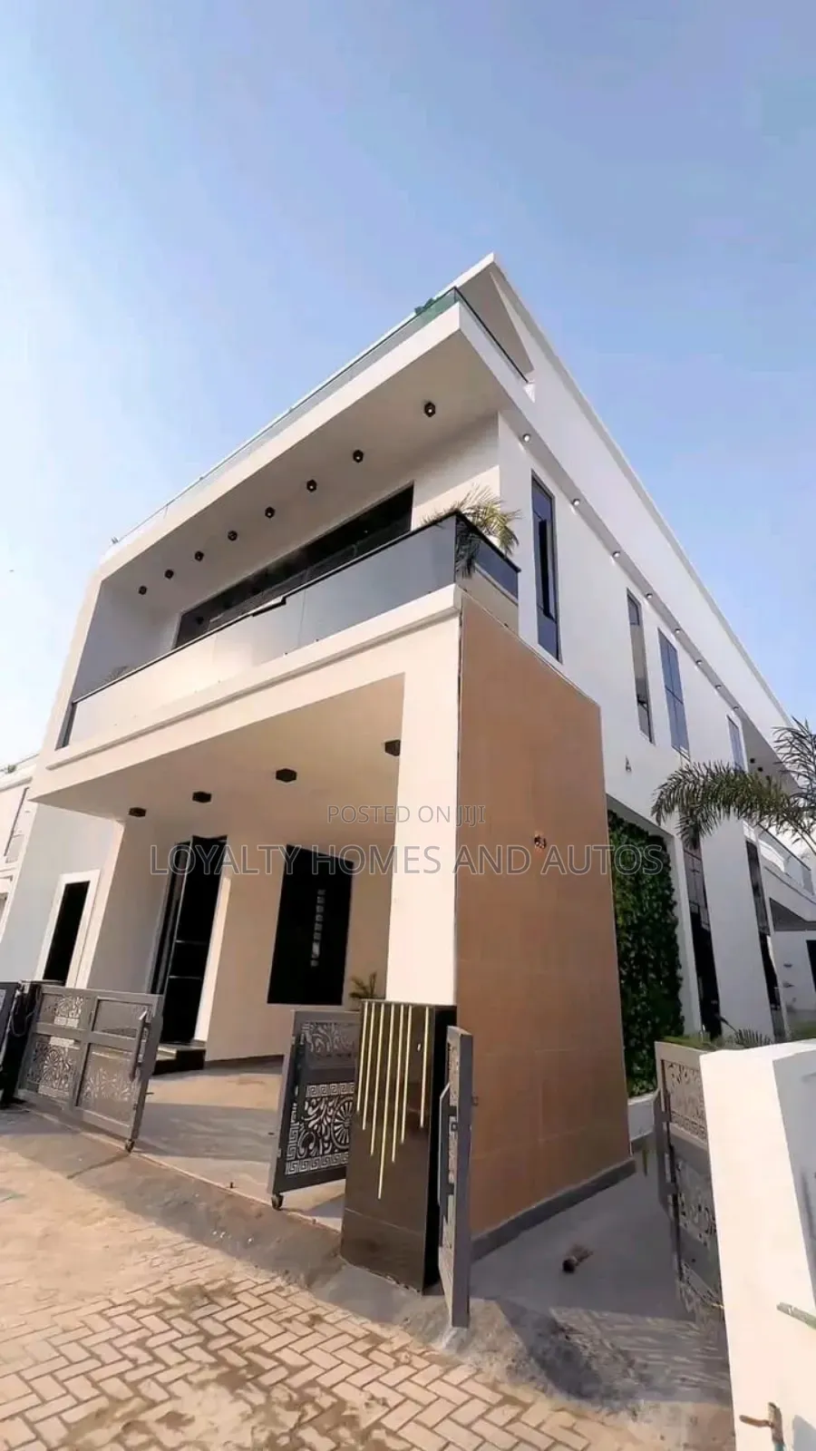 5bdrm Duplex in Chevron for sale in Chevron