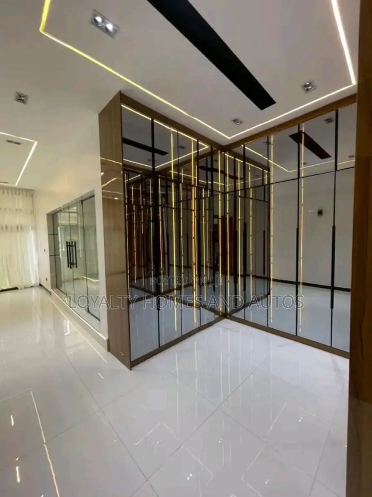 5bdrm Duplex in Chevron for sale in Chevron