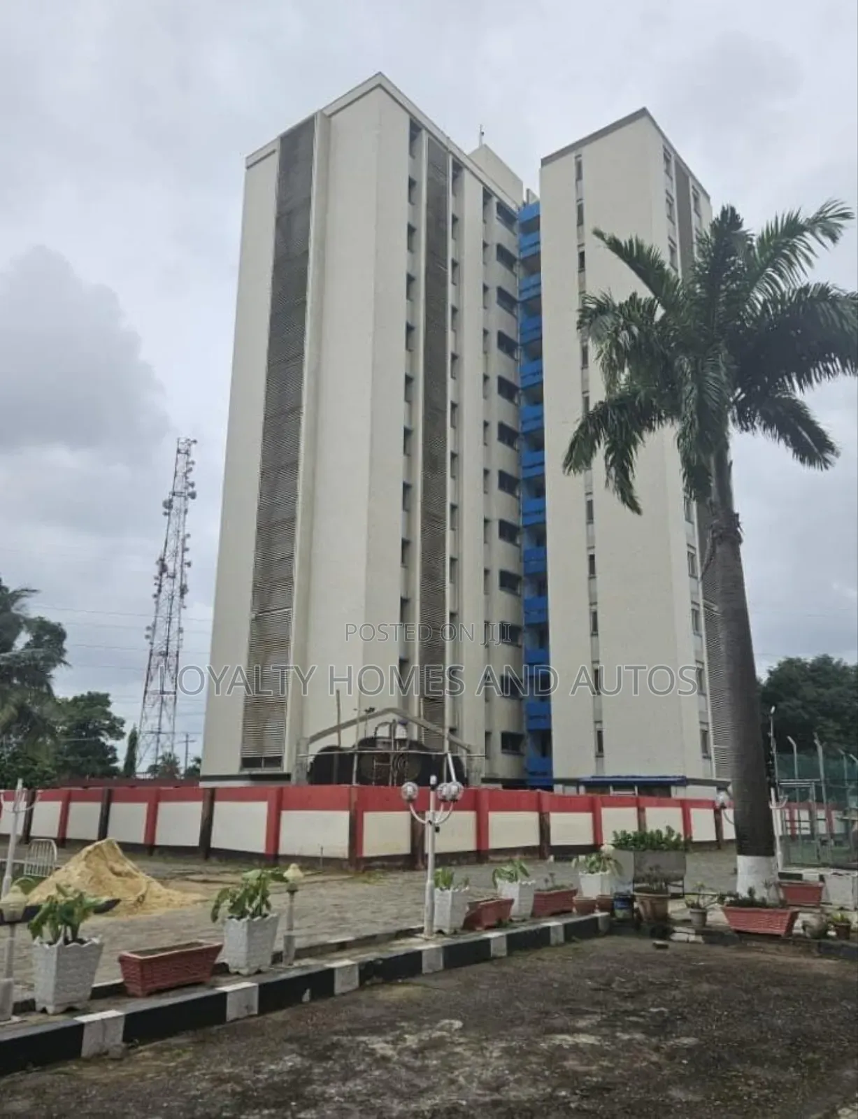 2bdrm Block of Flats in Surulere for sale in Surulere