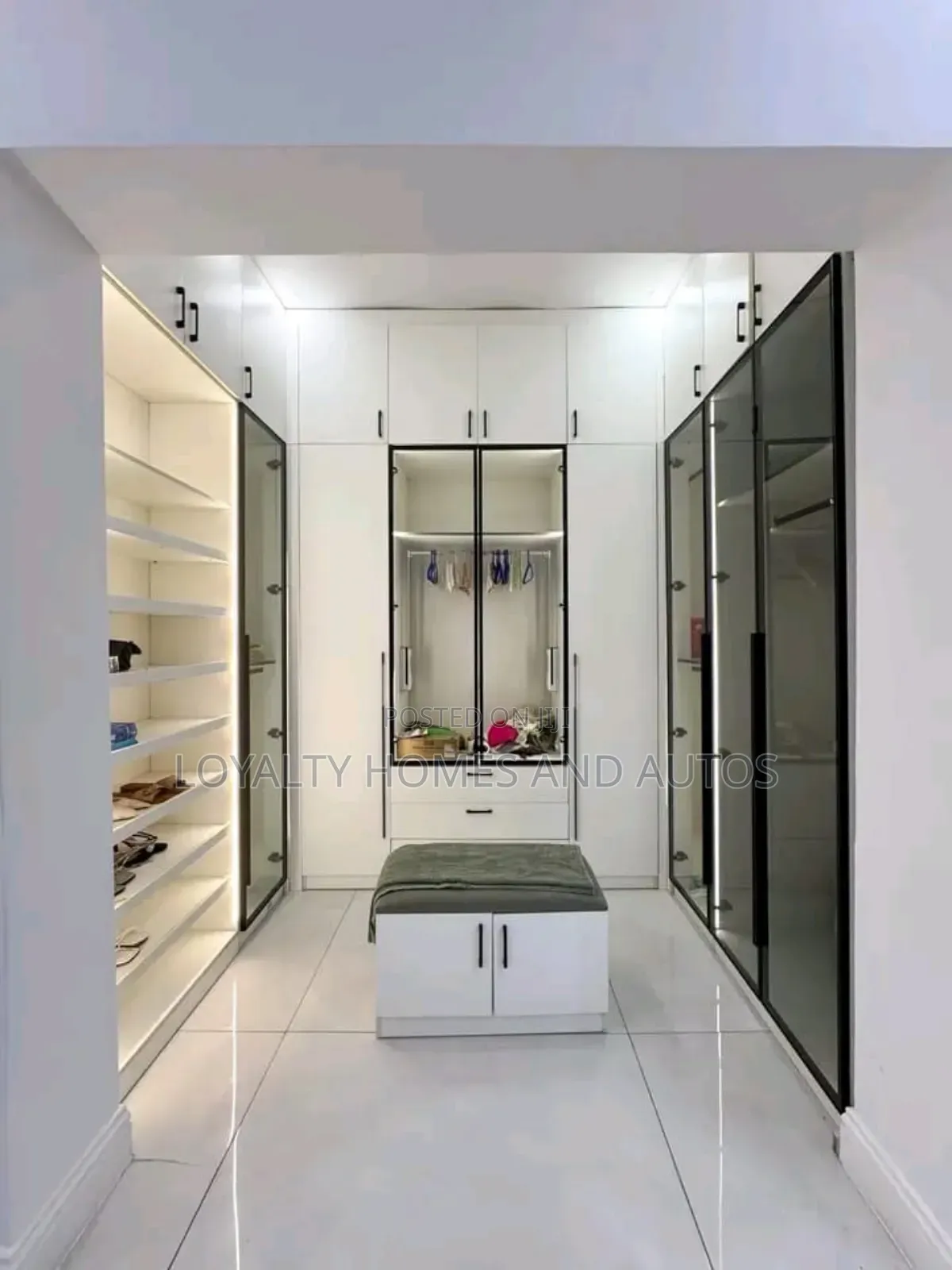 2bdrm Block of Flats in Surulere for sale in Surulere