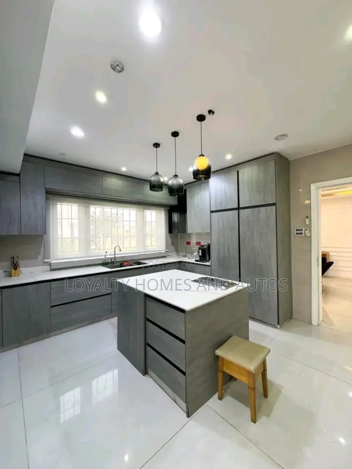 2bdrm Block of Flats in Surulere for sale in Surulere