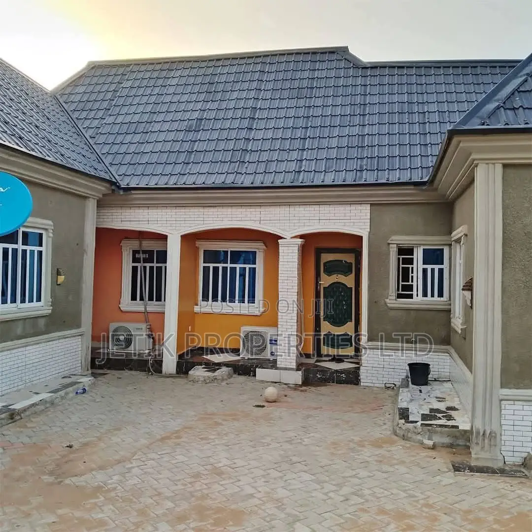 12bdrm Block of Flats in Navy Barracks, Makurdi for sale in Makurdi