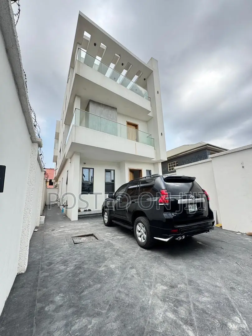 4bdrm Duplex in Admiralty, Lekki Phase 1 for rent in Lekki Phase 1