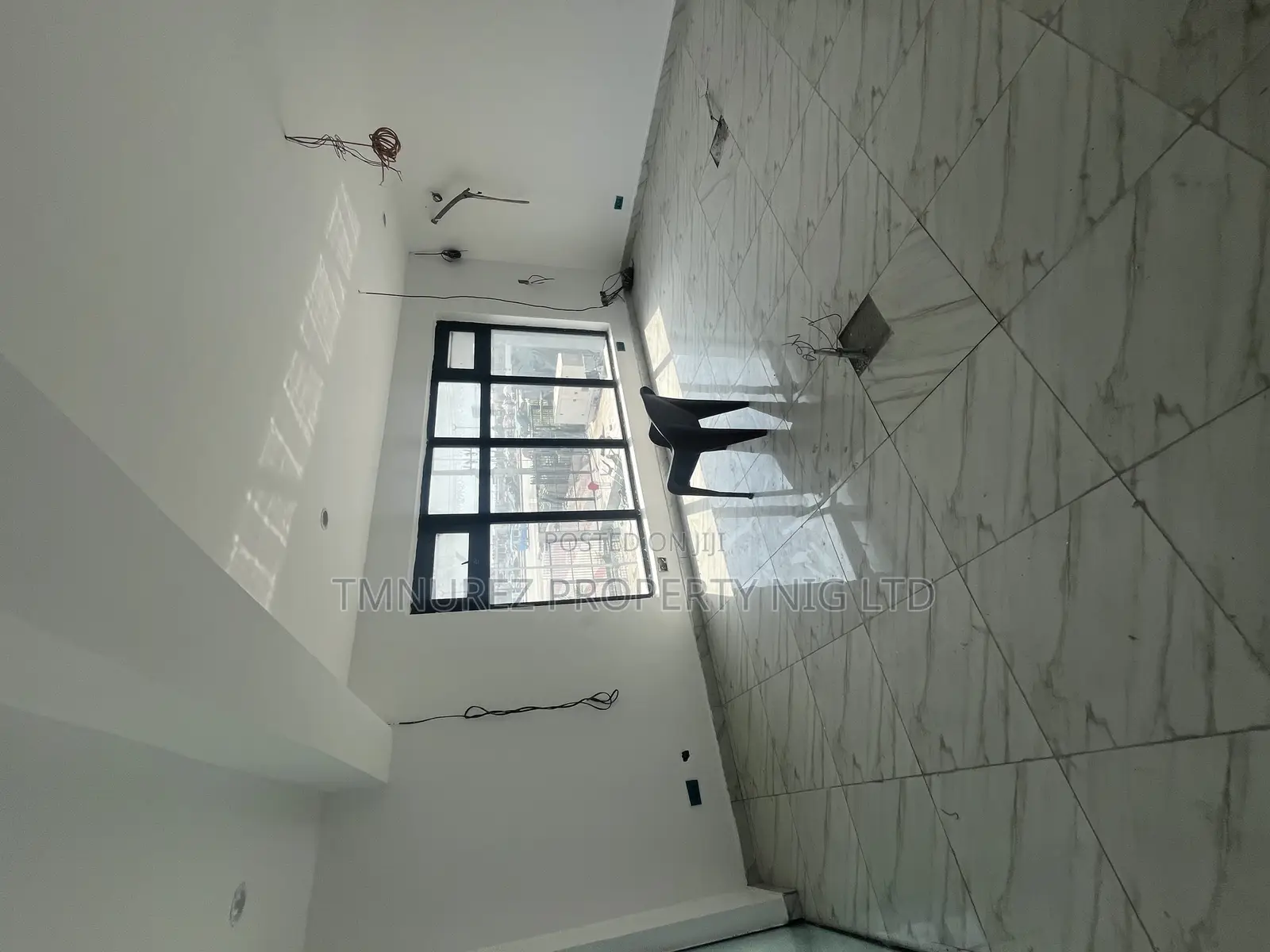 Showroom Shop to Let in Lekki