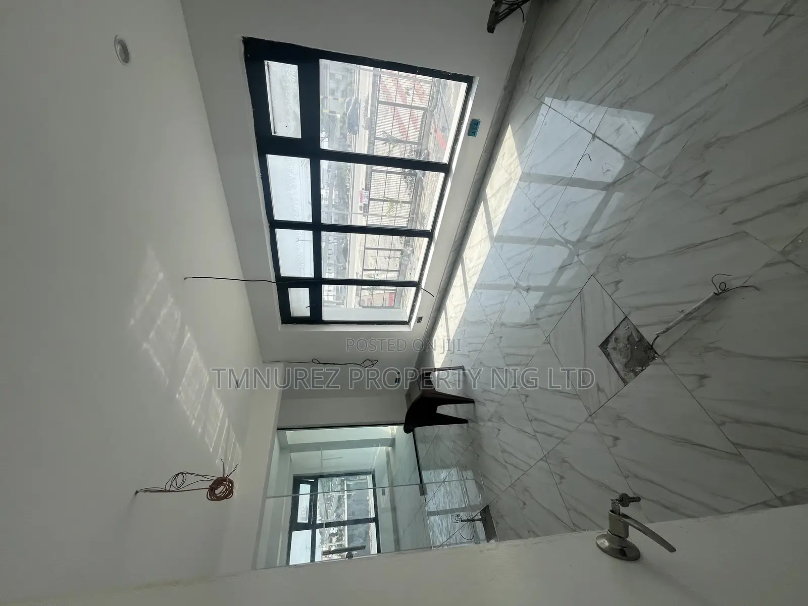 Showroom Shop to Let in Lekki
