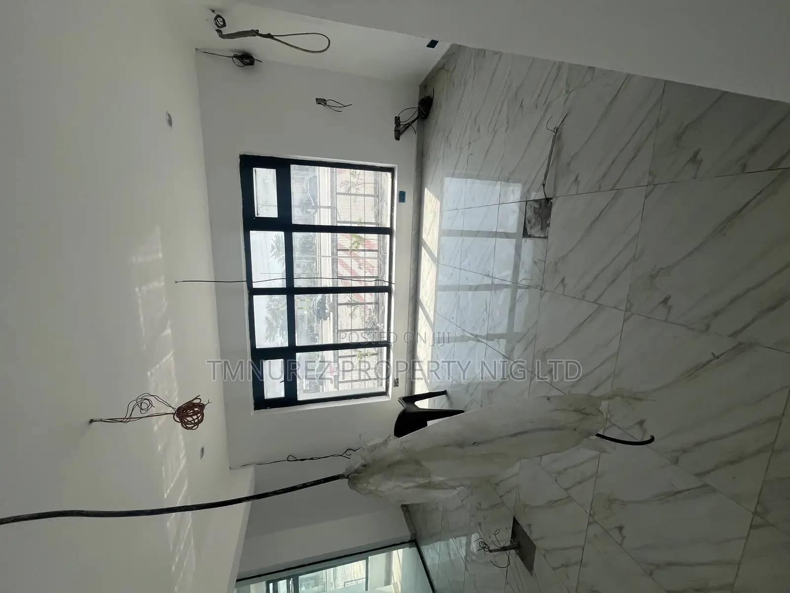 Showroom Shop to Let in Lekki