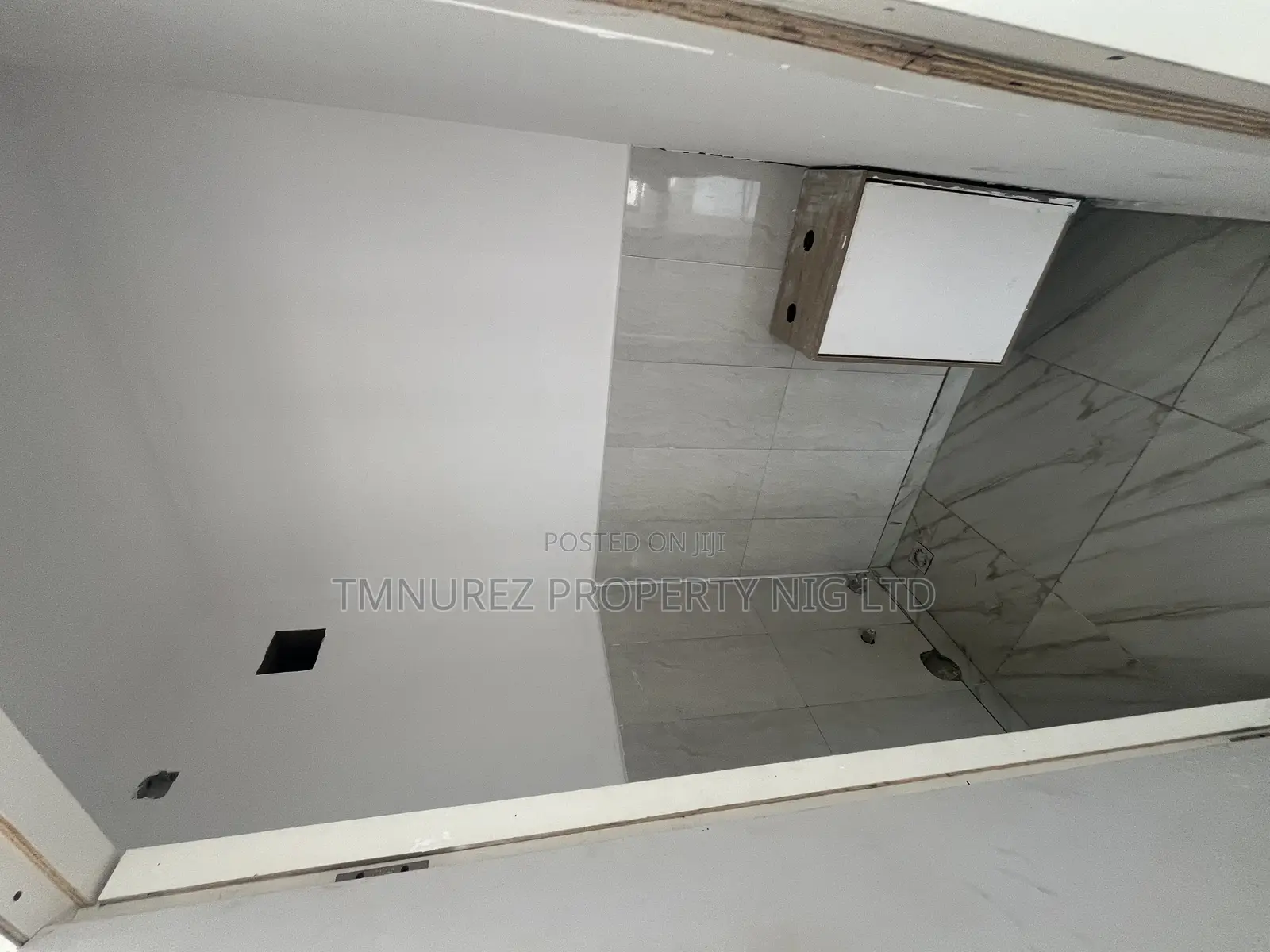 Showroom Shop to Let in Lekki