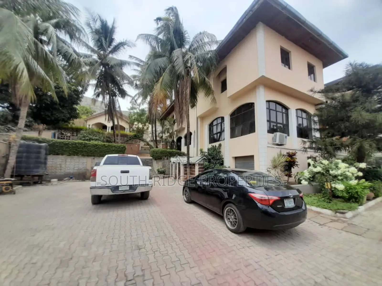 13bdrm Mansion in Gwarinpa for sale in Gwarinpa