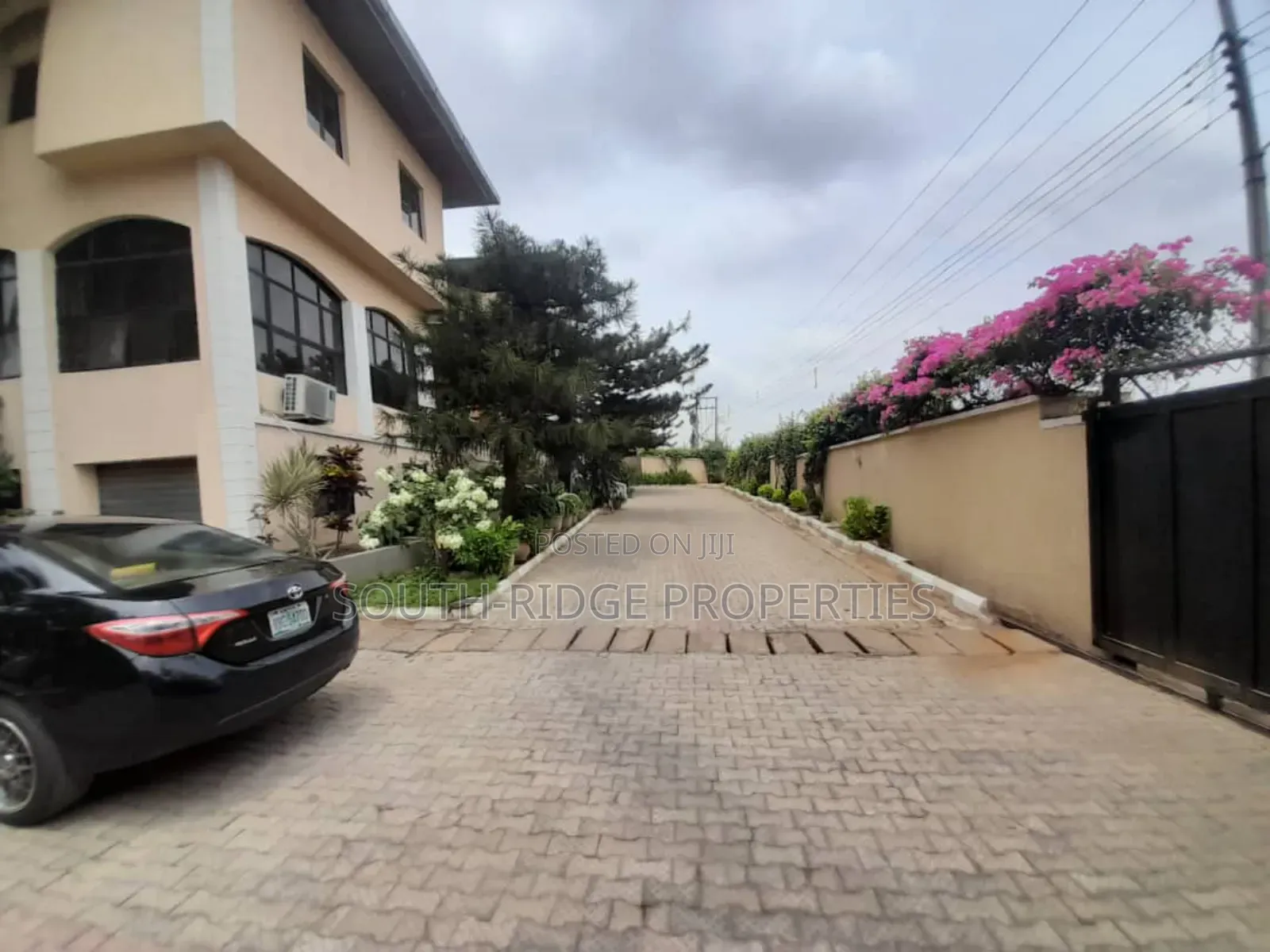 13bdrm Mansion in Gwarinpa for sale in Gwarinpa