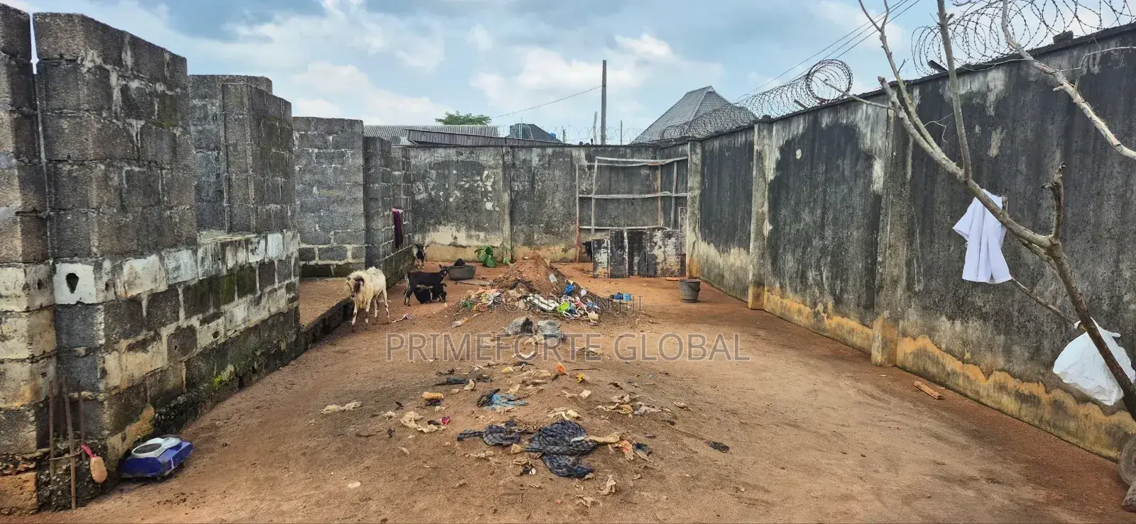 3bdrm Block of Flats in Off Ijegemo Road, Ijegun for sale in Ijegun