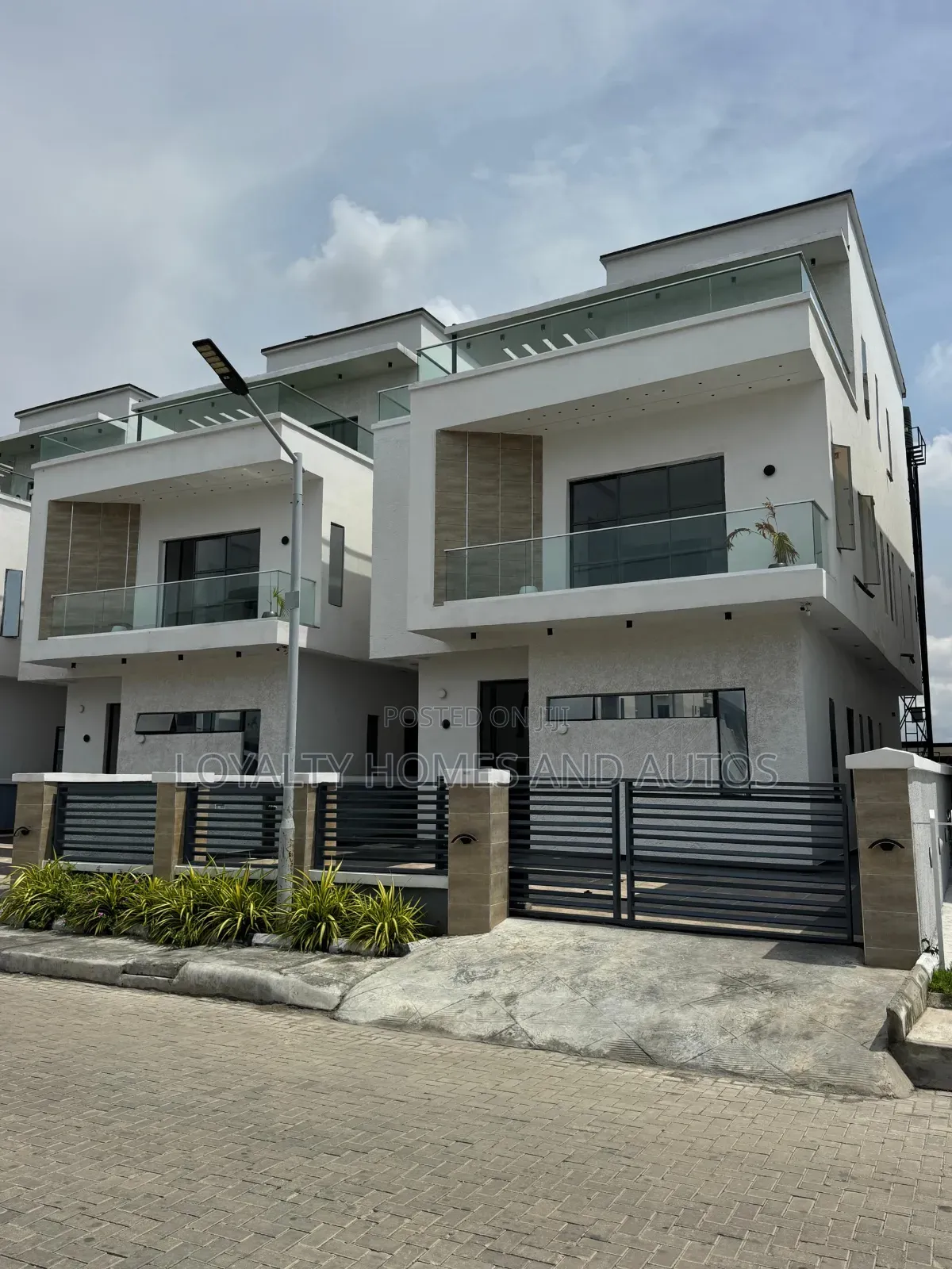 5bdrm Duplex in Osapa london for sale in Osapa london