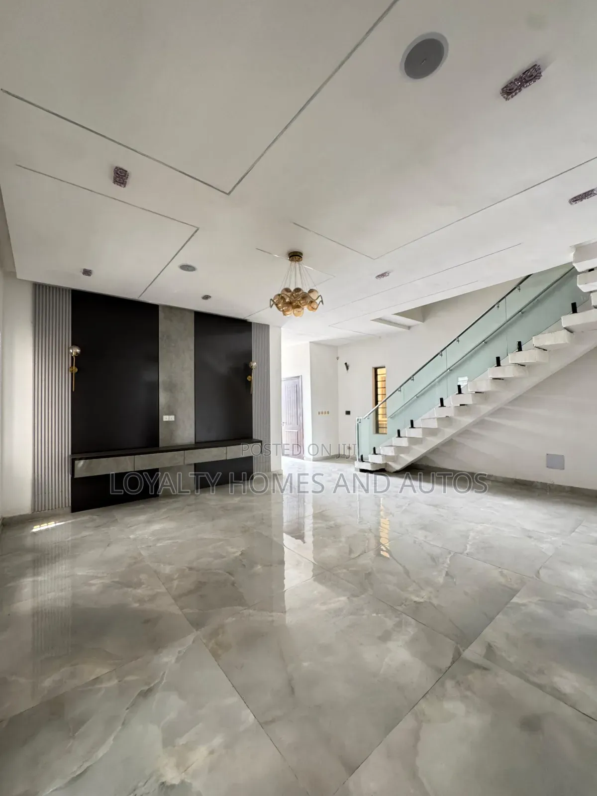 5bdrm Duplex in Osapa london for sale in Osapa london