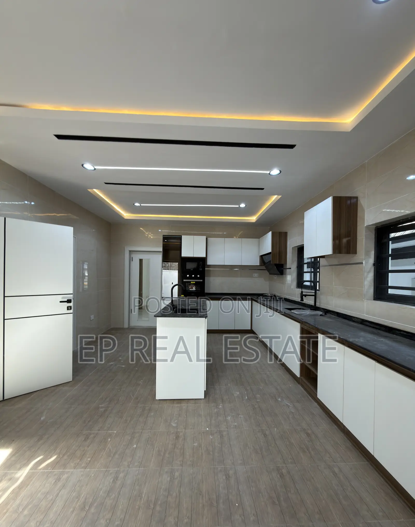 6bdrm Duplex in Sunnyvale Estate, Dakwo District for sale in Dakwo District