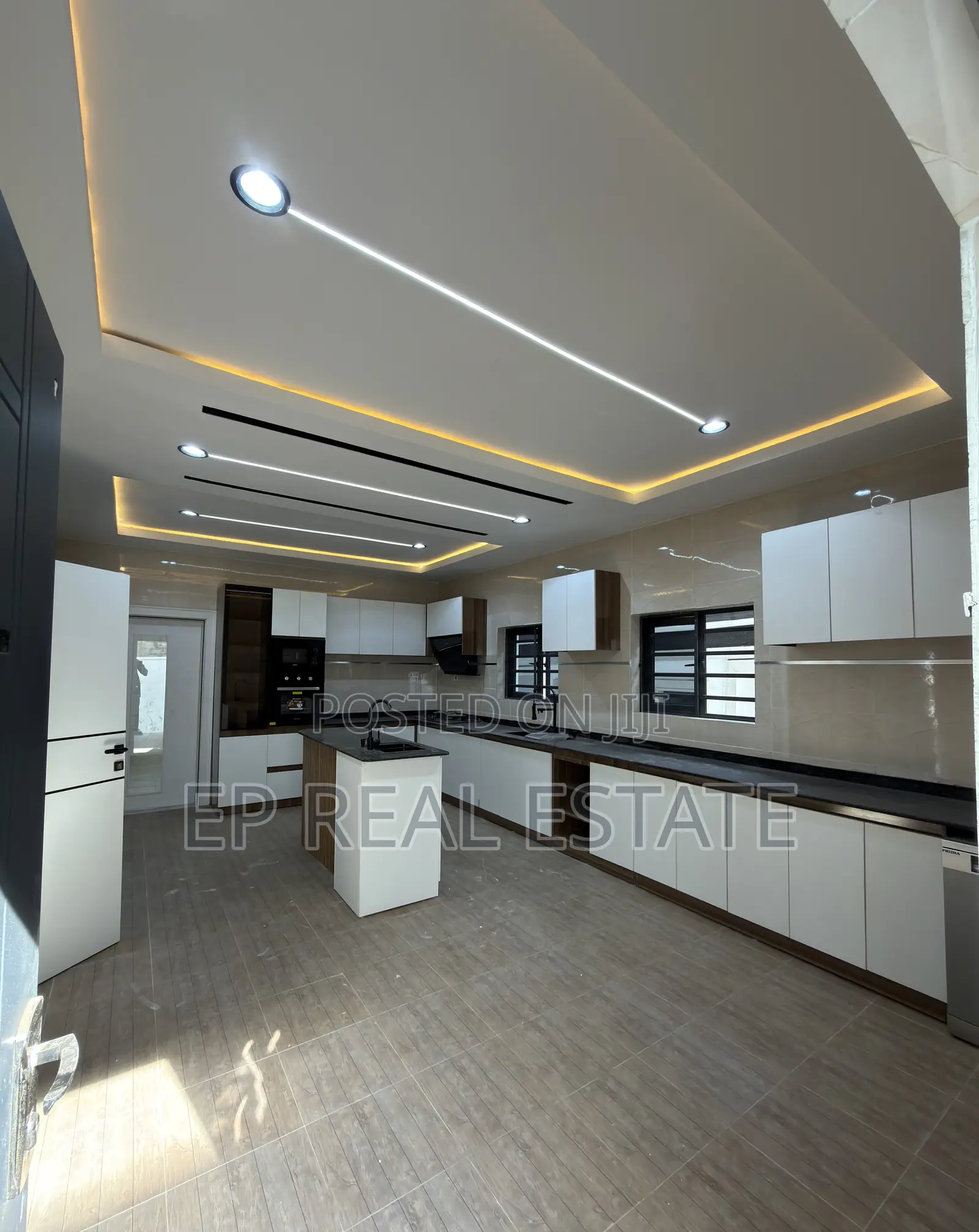 6bdrm Duplex in Sunnyvale Estate, Dakwo District for sale in Dakwo District