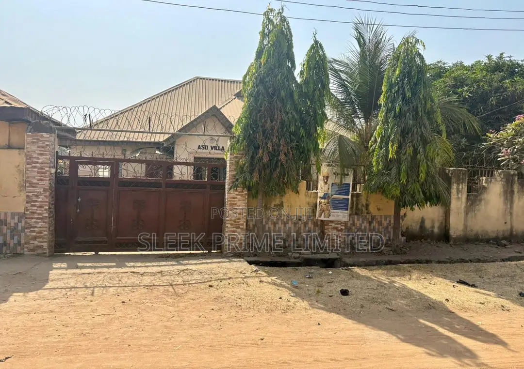 Furnished 3bdrm Bungalow in FHA for sale in FHA