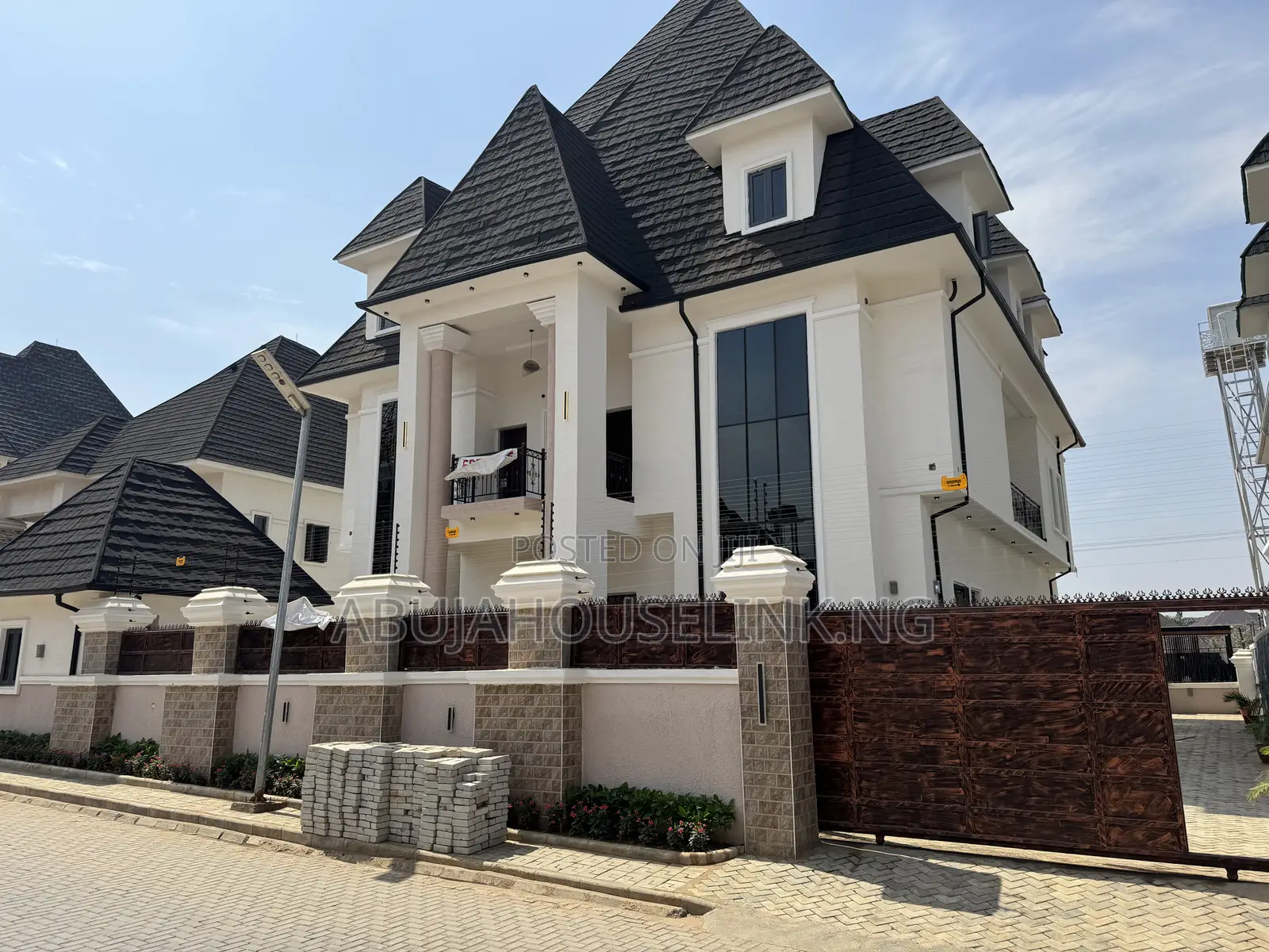 7bdrm Duplex in Efab Metropolis, Karsana for sale in Karsana