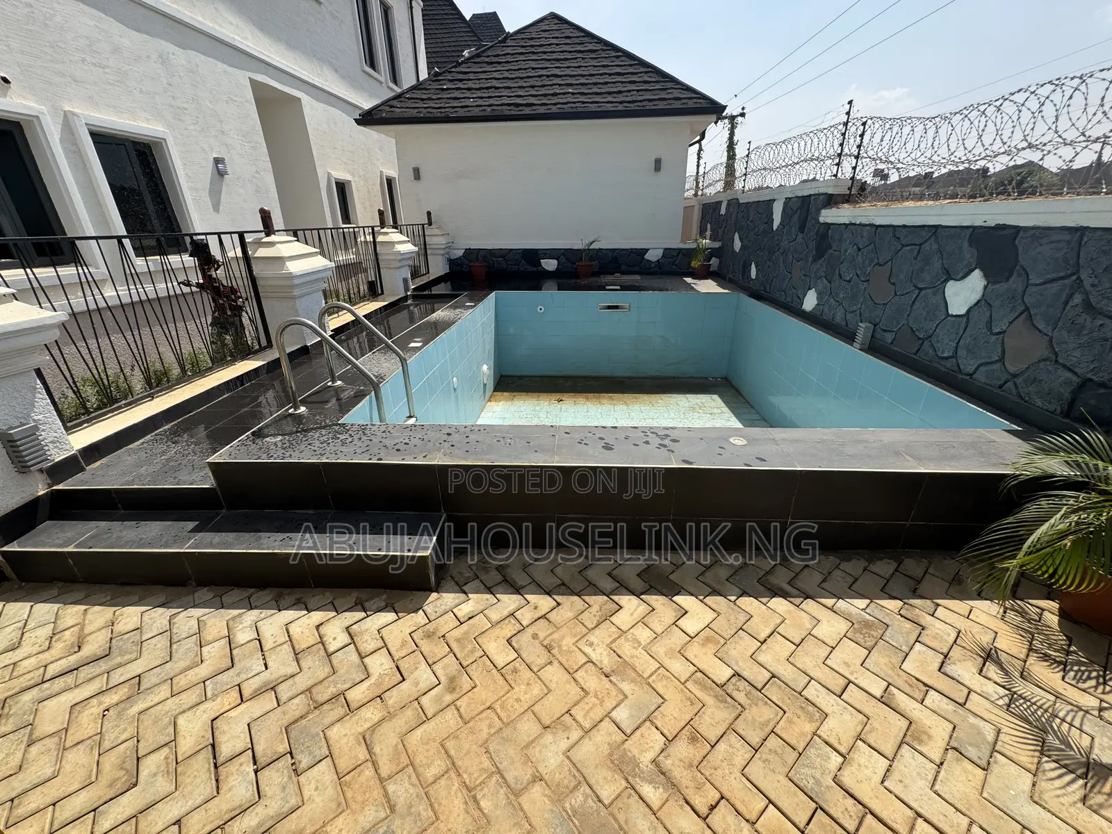 7bdrm Duplex in Efab Metropolis, Karsana for sale in Karsana