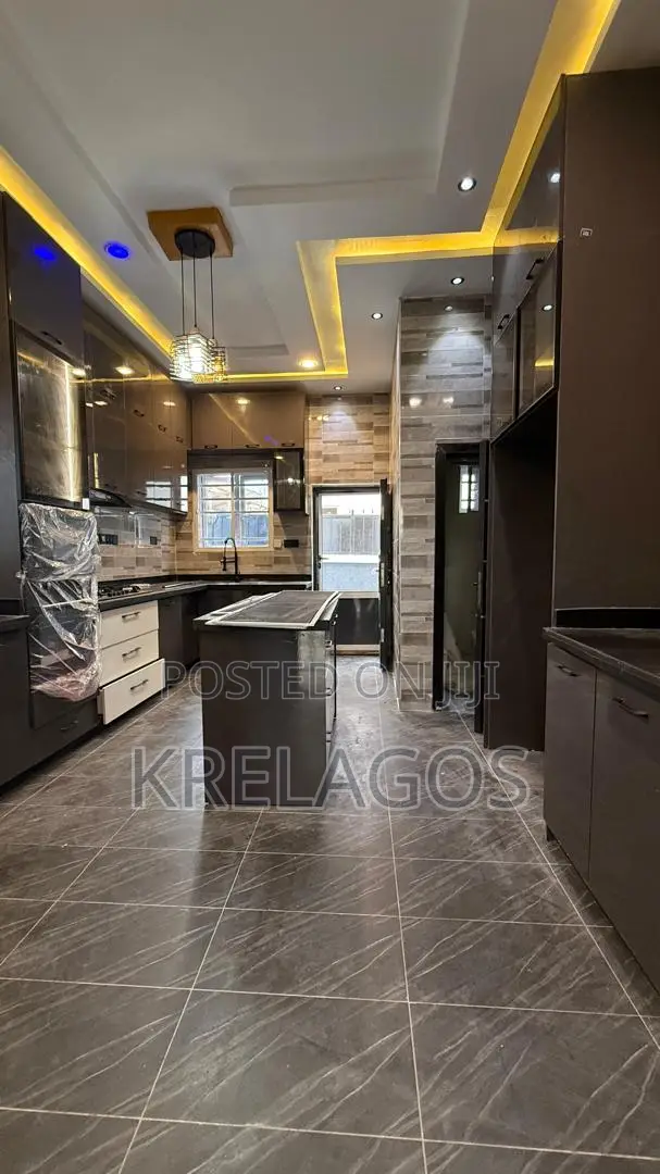 5bdrm Duplex in Osapa london for sale in Osapa london