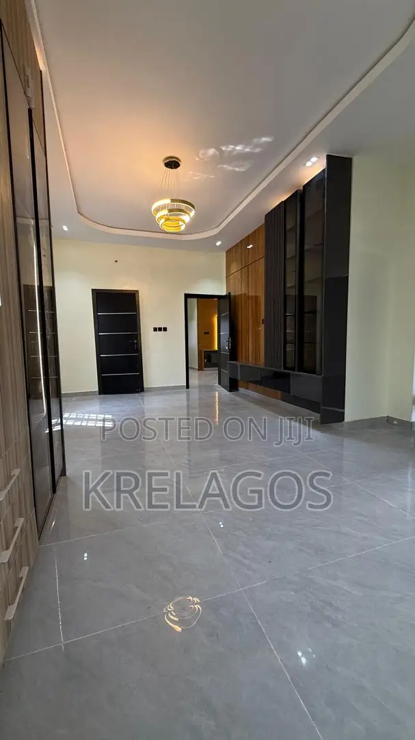 5bdrm Duplex in Osapa london for sale in Osapa london