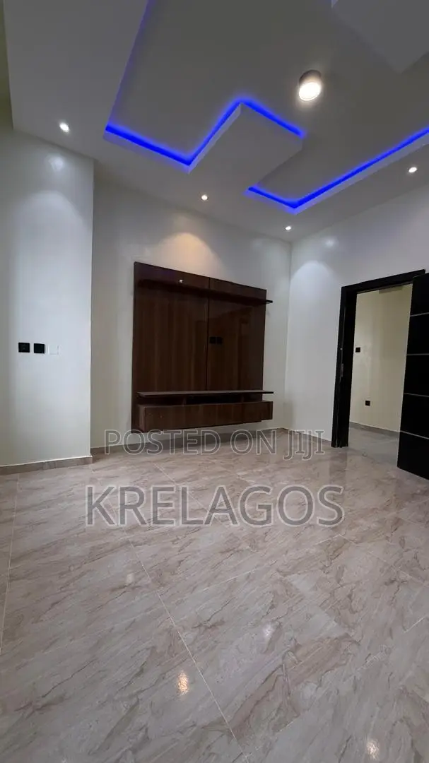 5bdrm Duplex in Osapa london for sale in Osapa london