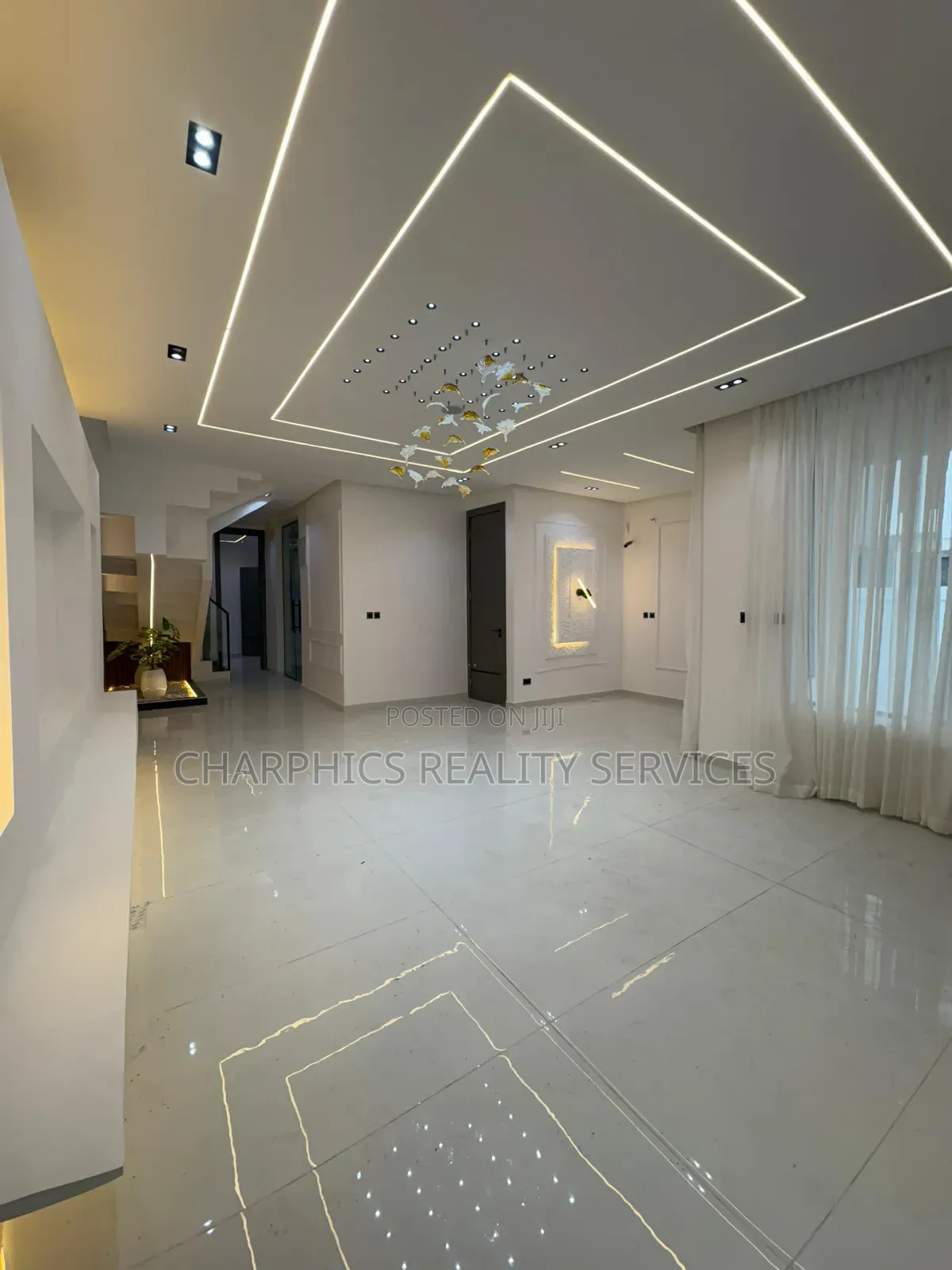 5bdrm Duplex in Chevron for sale in Chevron