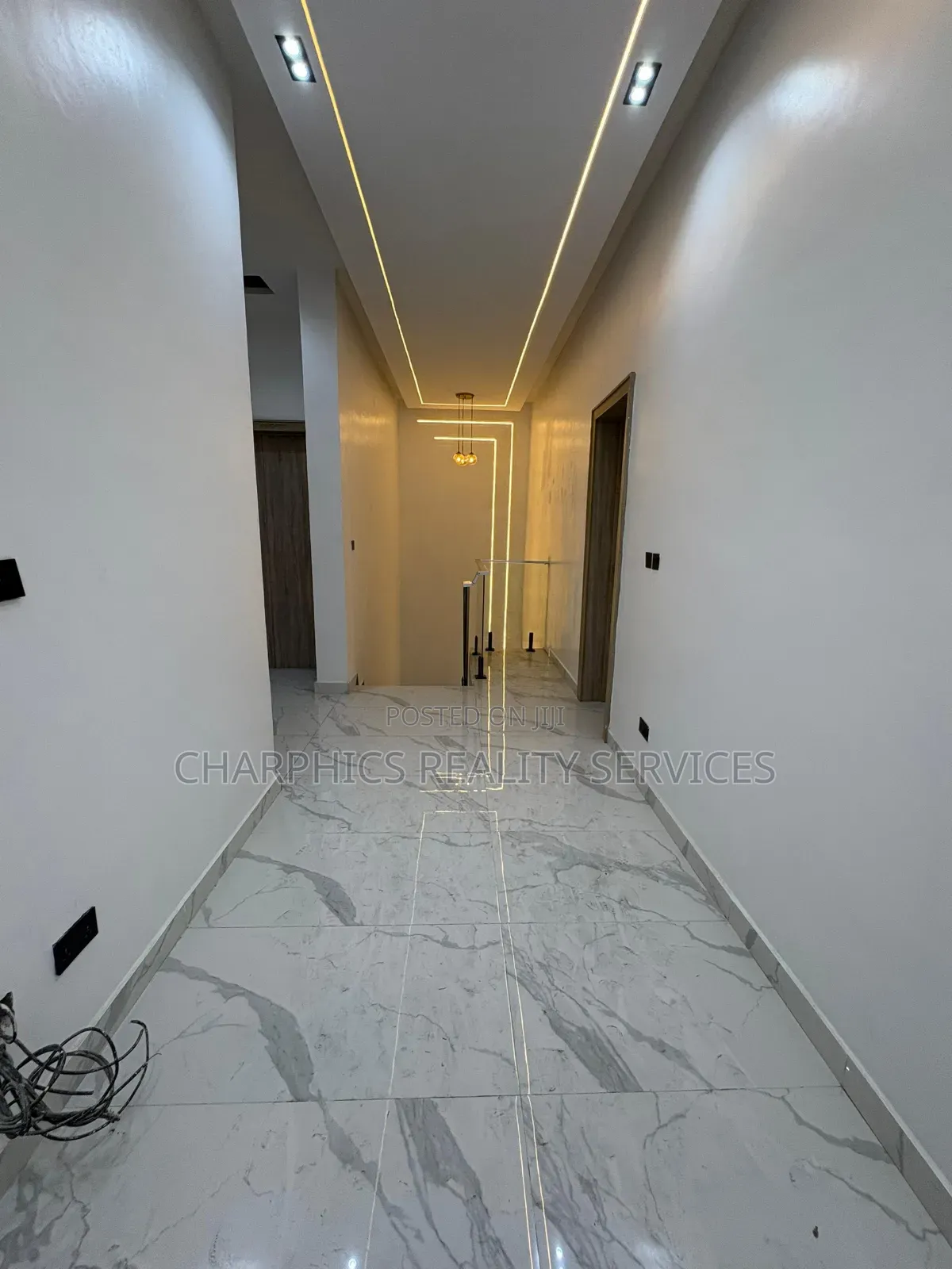 4bdrm Duplex in Chevron for sale in Chevron