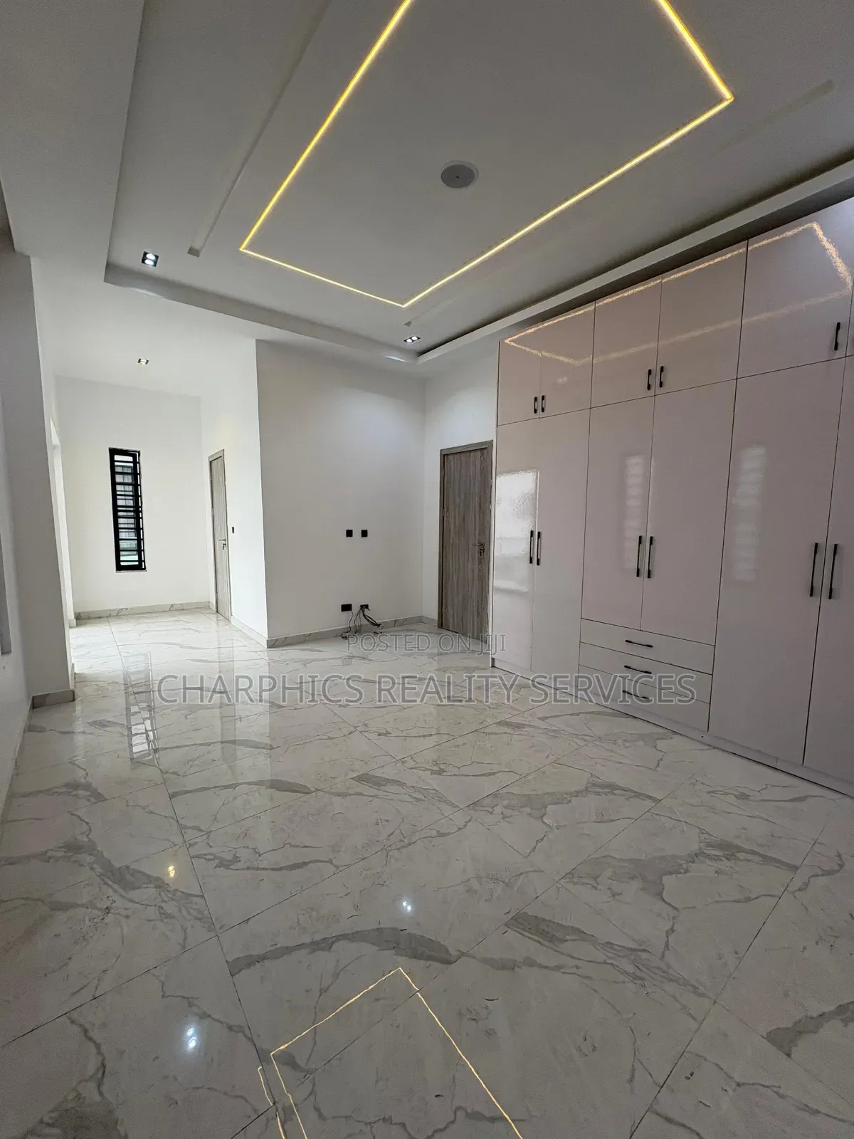 4bdrm Duplex in Chevron for sale in Chevron