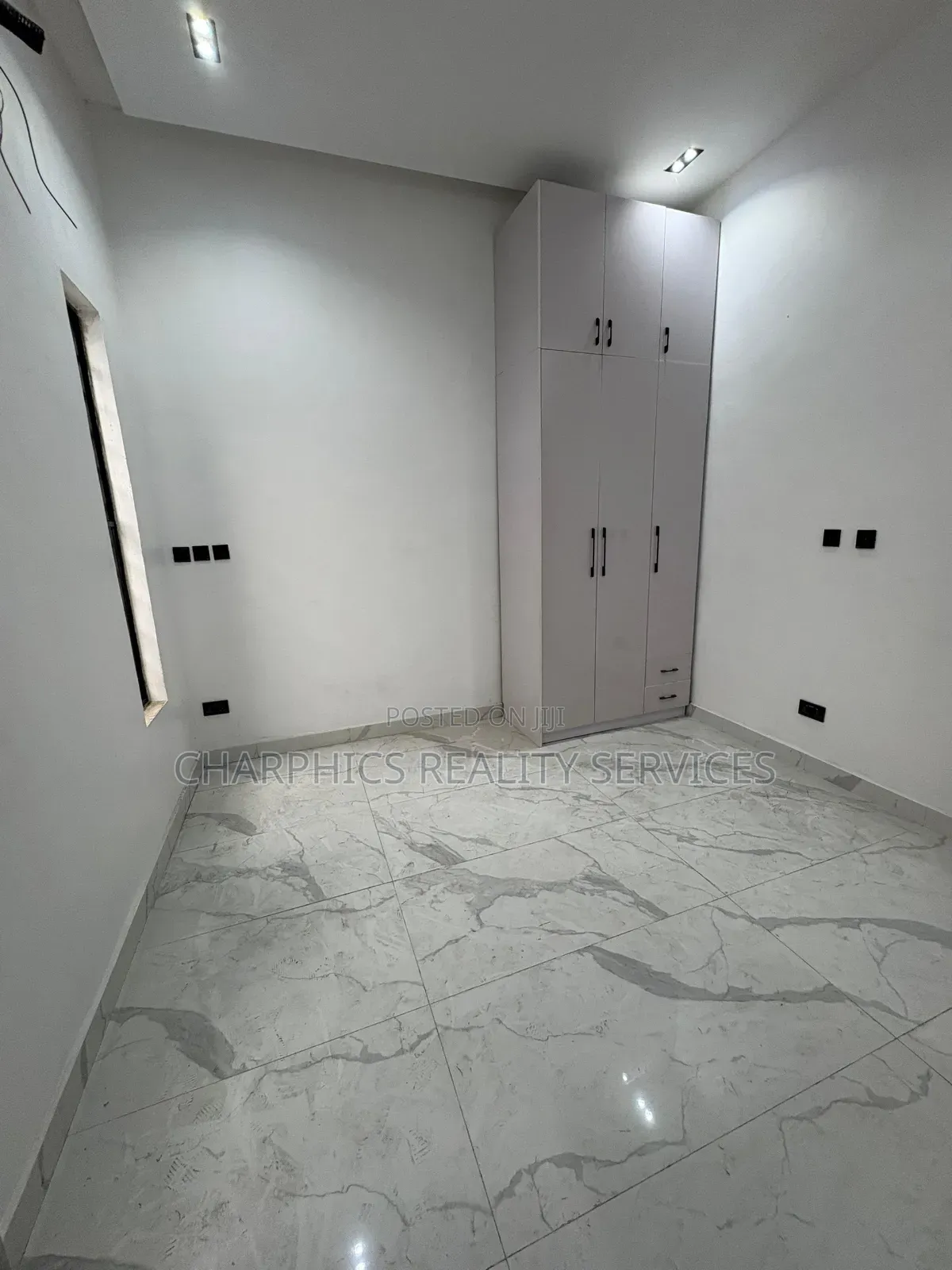 4bdrm Duplex in Chevron for sale in Chevron