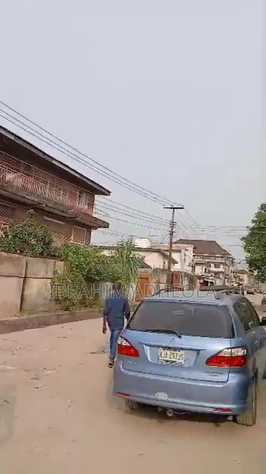 A Demolishable Structure Sitting on 1200sqm in Yaba
