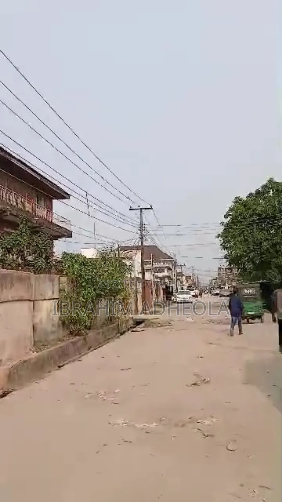 A Demolishable Structure Sitting on 1200sqm in Yaba