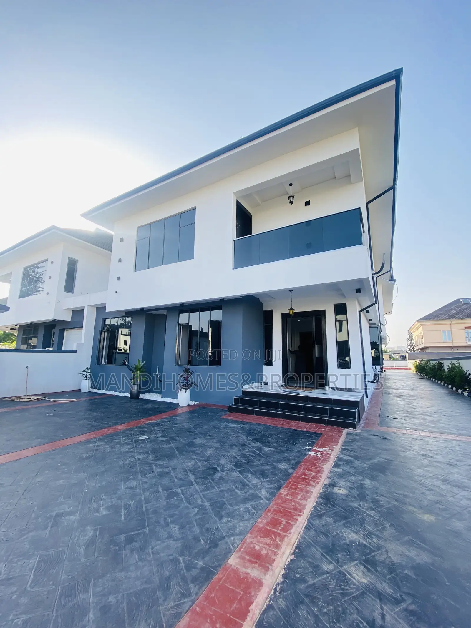 6bdrm Duplex in Royal Garden, Ajah for sale in Ajah