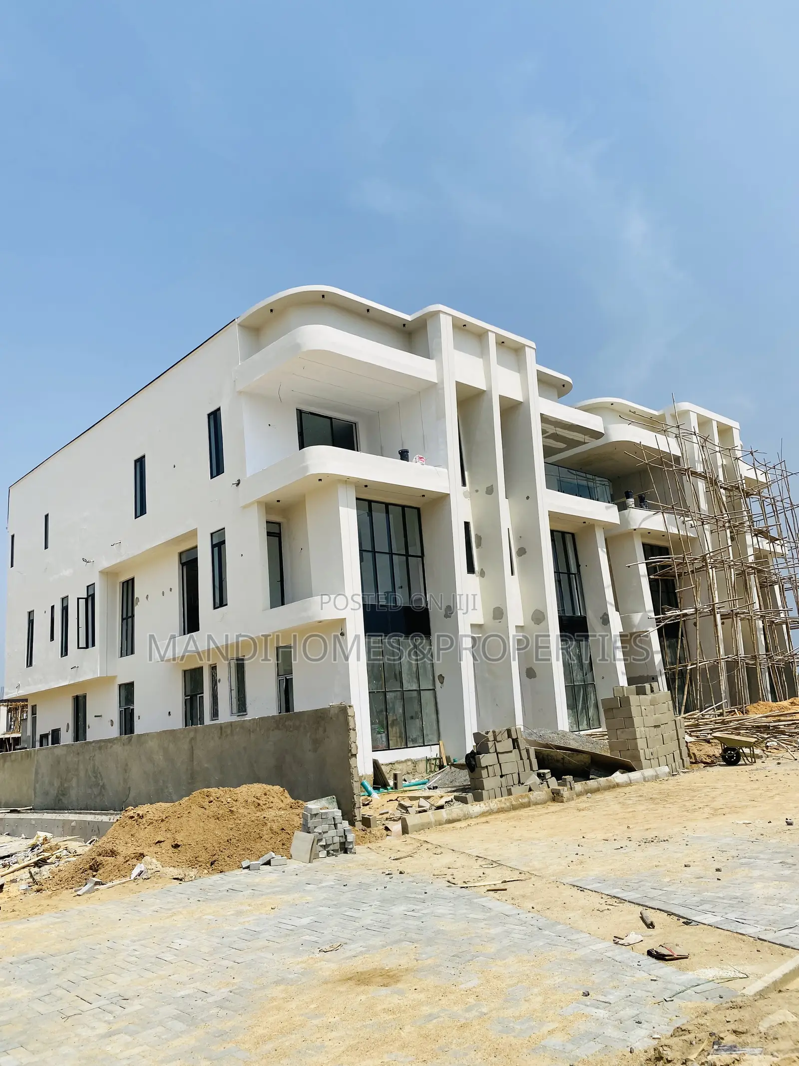 5bdrm Duplex in Lekki Phase 1 for sale in Lekki Phase 1