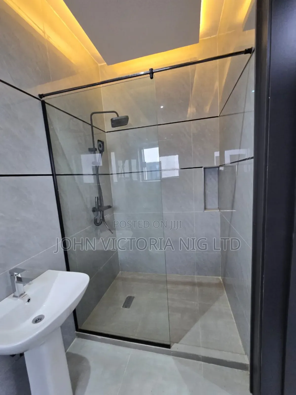 Furnished 6bdrm Duplex in Magodo Phase 2, Ikeja for sale in Ikeja