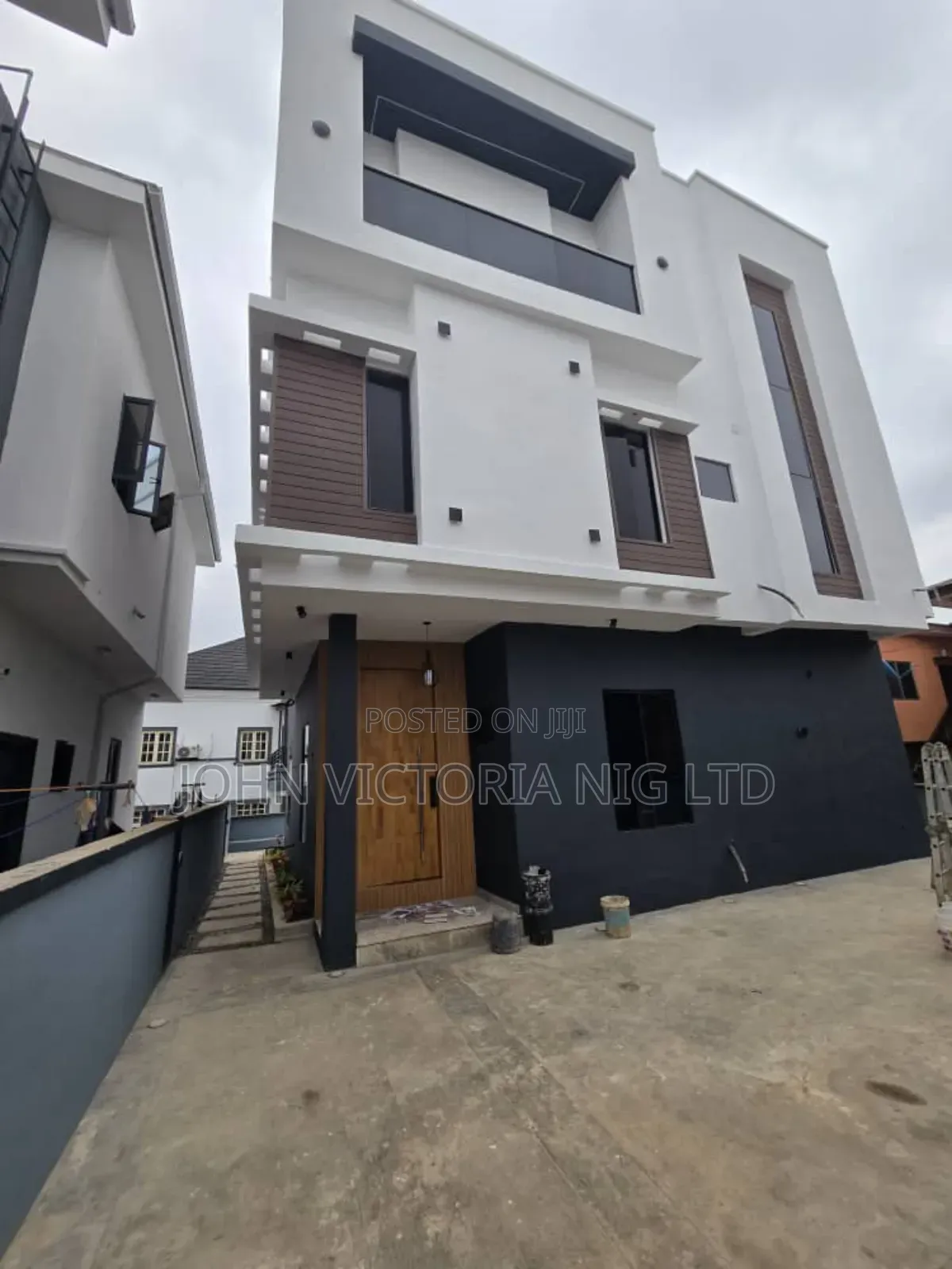 Furnished 6bdrm Duplex in Magodo Phase 2, Ikeja for sale in Ikeja