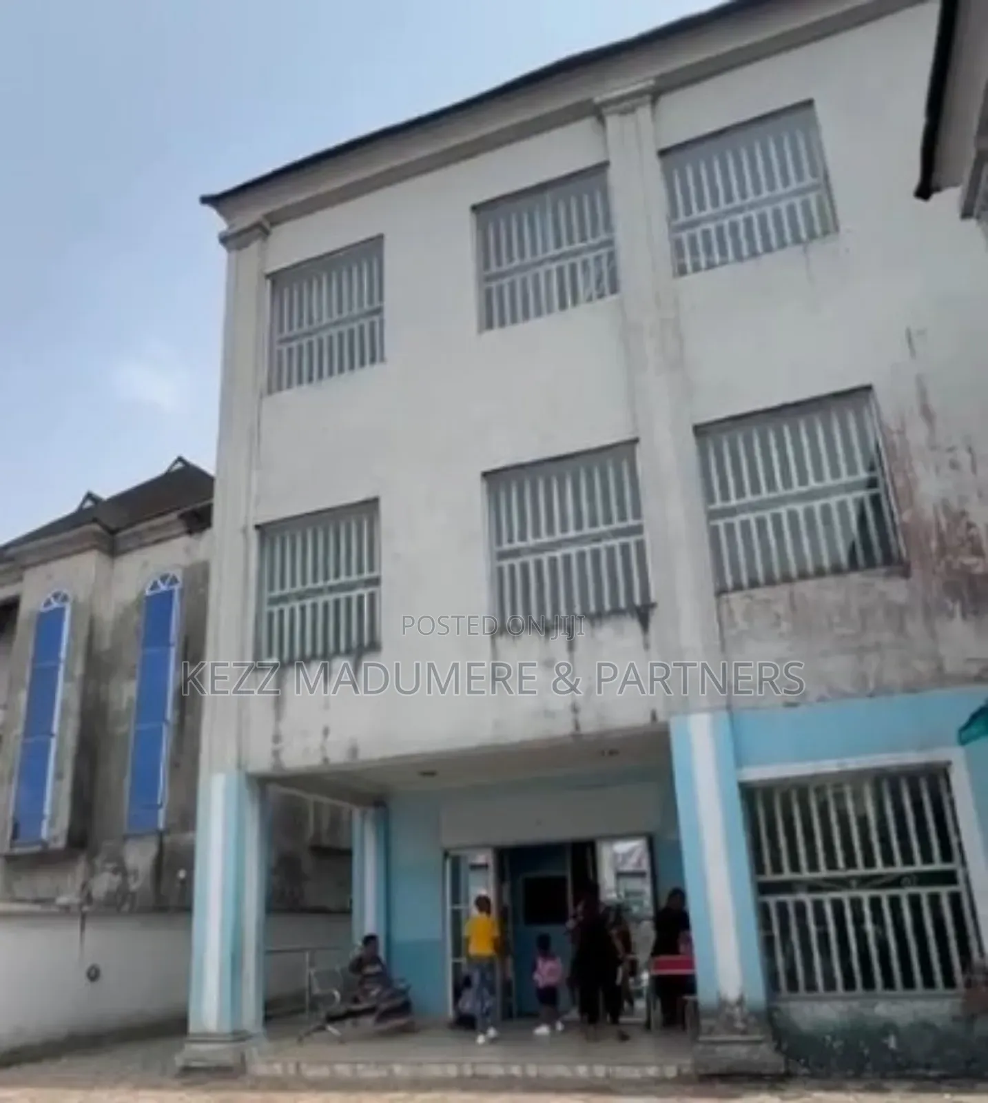 For Sale : A Commercial Plaza With Offices in Ph in Port-Harcourt