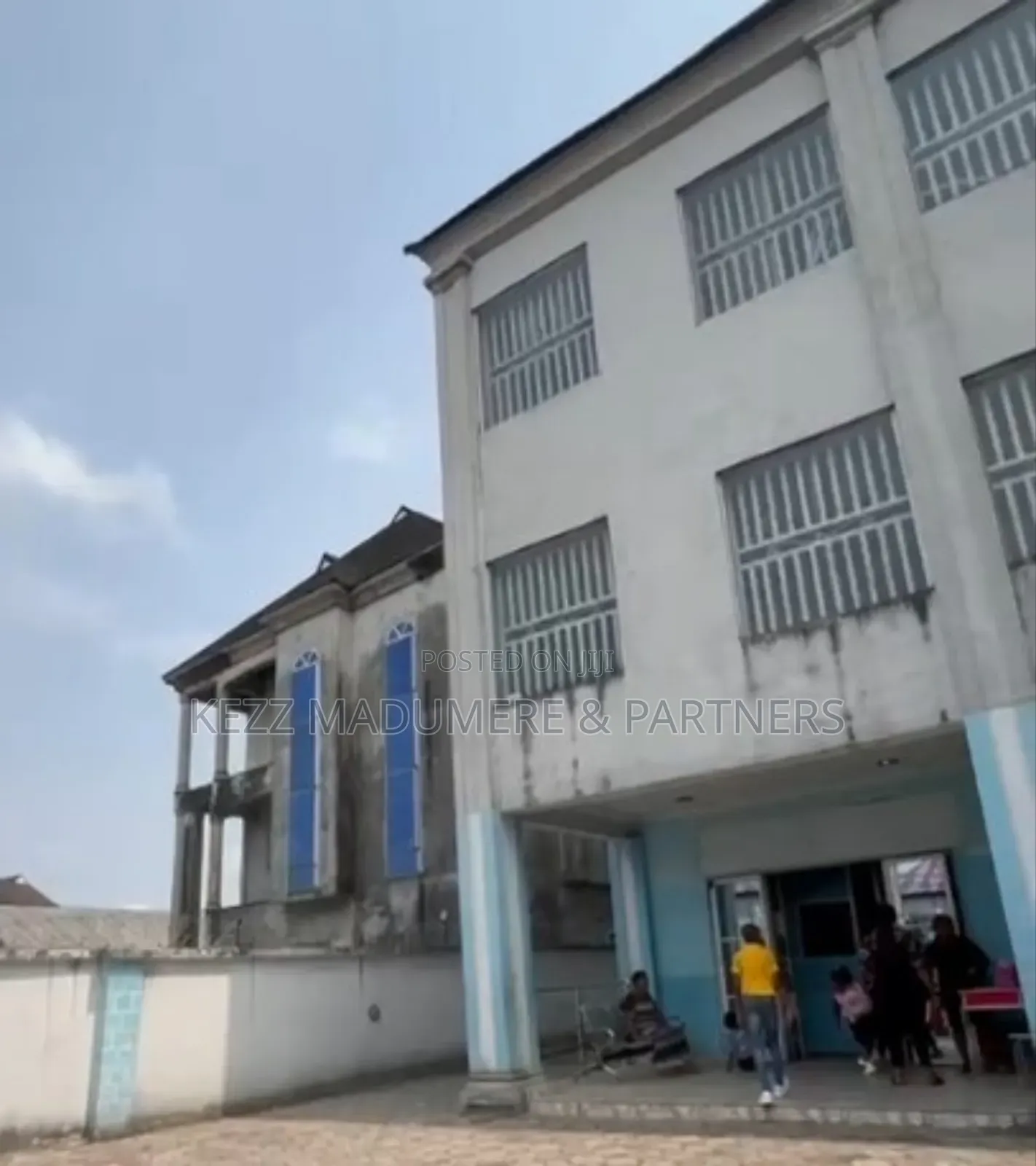 For Sale : A Commercial Plaza With Offices in Ph in Port-Harcourt